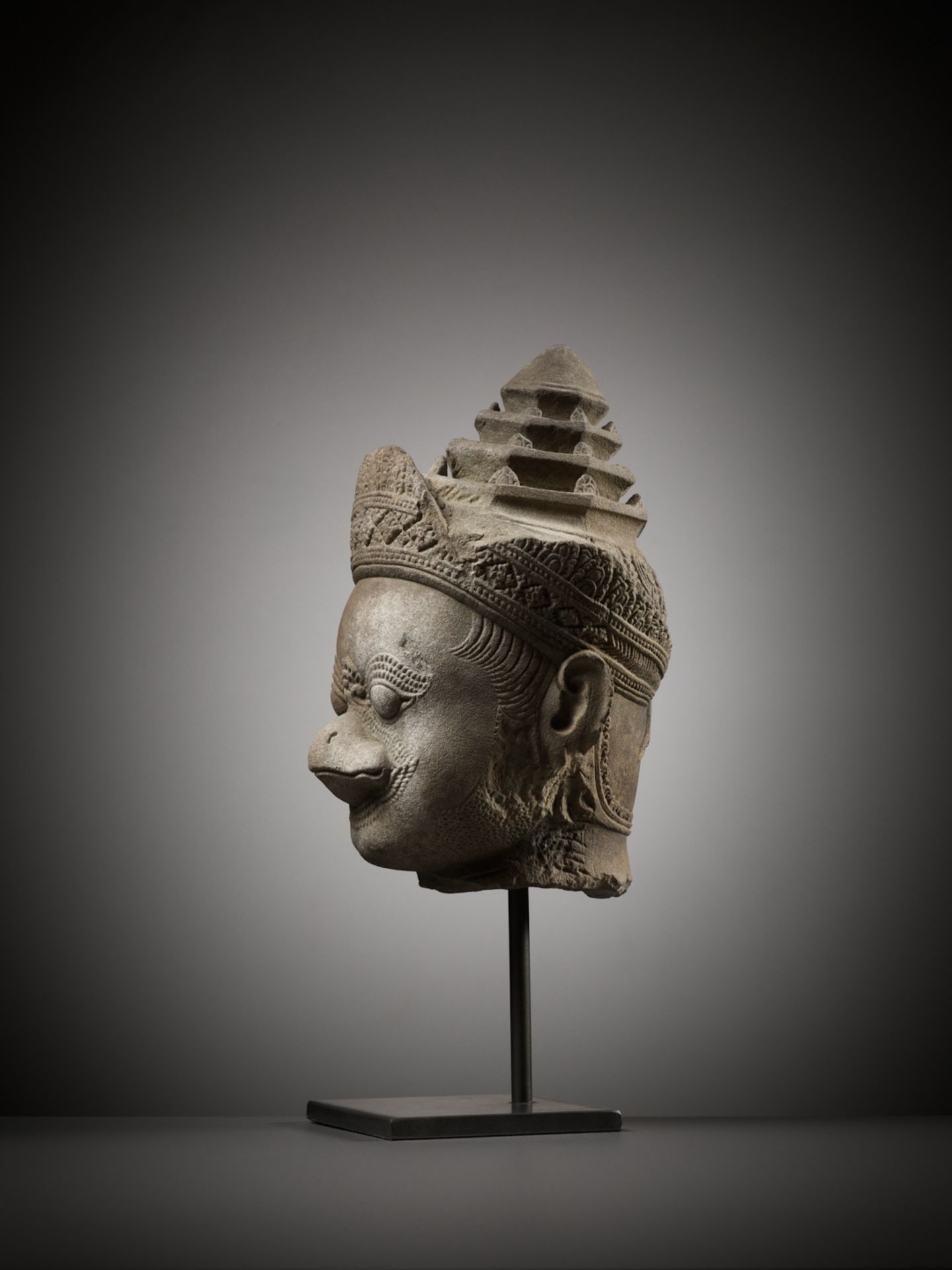 A SANDSTONE HEAD OF GARUDA, KOH KER STYLE, KHMER EMPIRE, 10TH CENTURY - Bild 9 aus 9