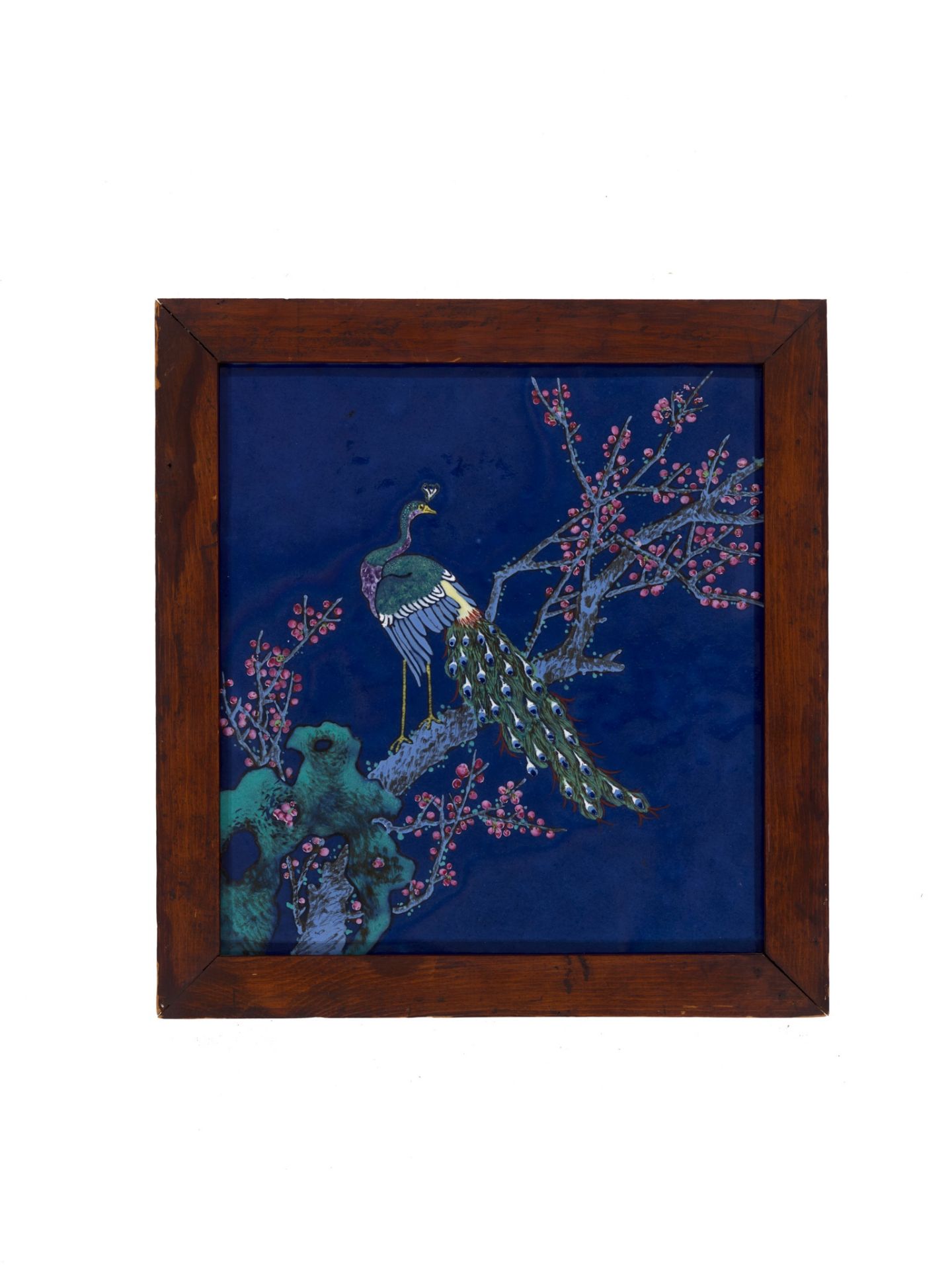 A BLUE-GROUND ENAMELED 'PEACOCK AND PRUNUS' PLAQUE, LATE QING DYNASTY - Bild 2 aus 6