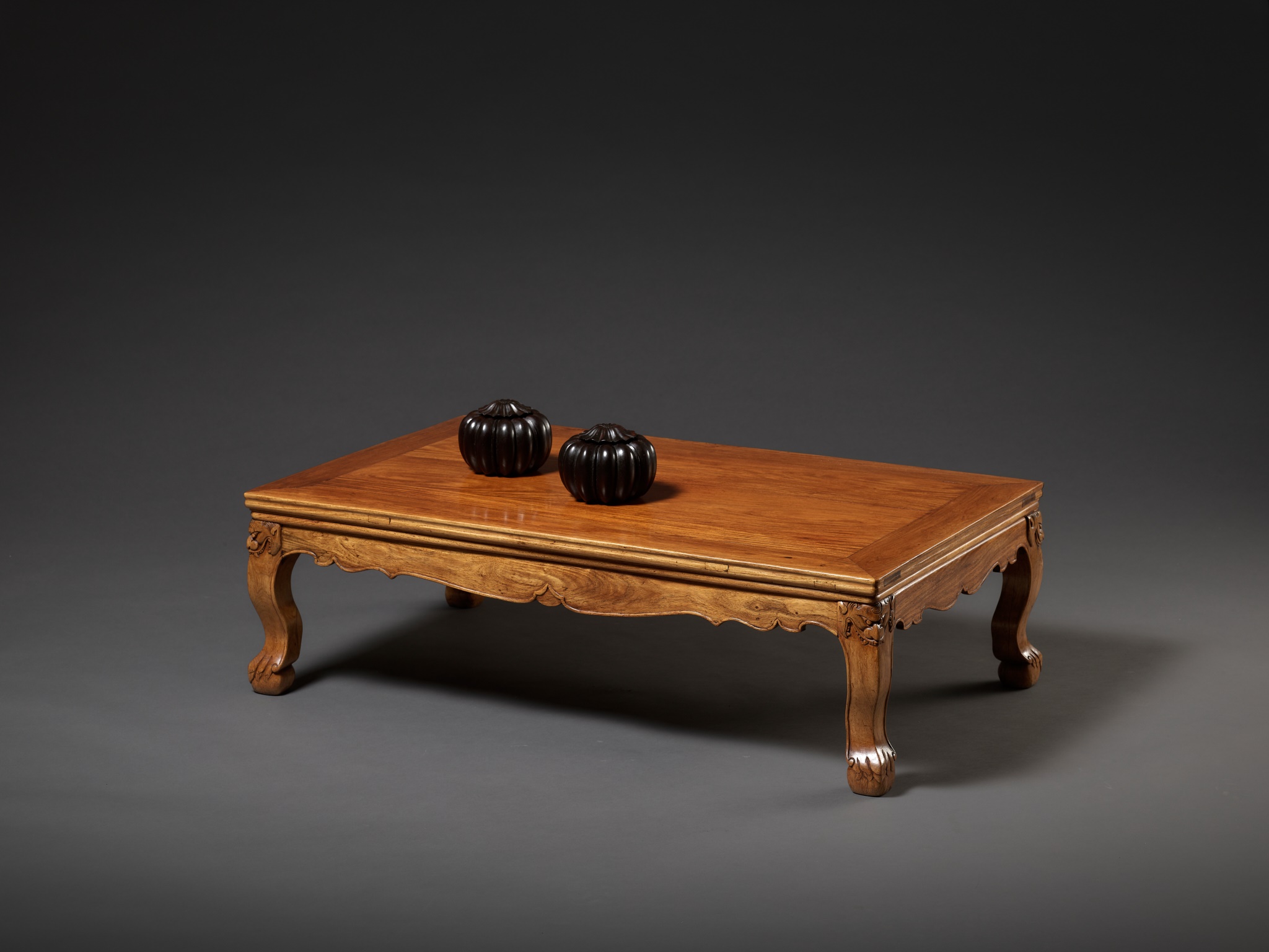 A HUANGHUALI LOW TABLE, KANGZHUO, 17TH-18TH CENTURY - Image 15 of 15