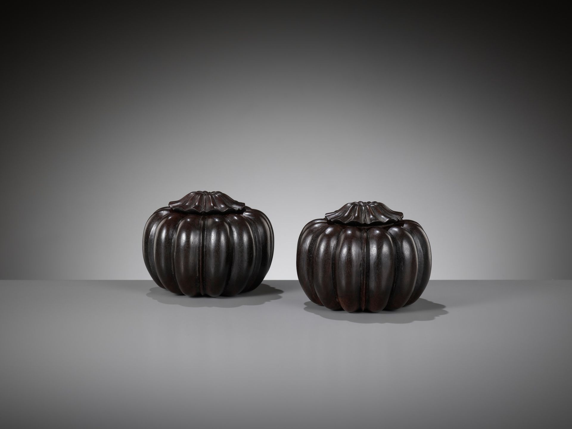 A PAIR OF ZITAN WEIQI COUNTER CONTAINERS, WEIQIZIHE, 17TH-18TH CENTURY - Image 3 of 10