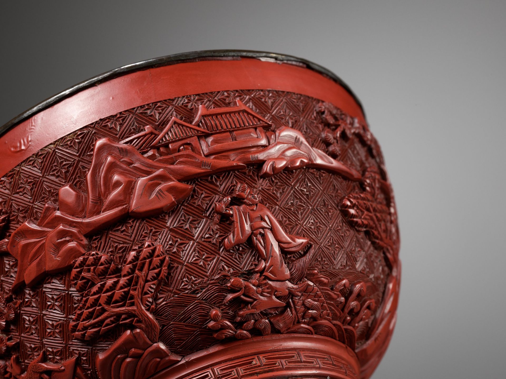 A CINNABAR LACQUER 'IMMORTALS' BOWL, LATE MING DYNASTY - Bild 12 aus 12