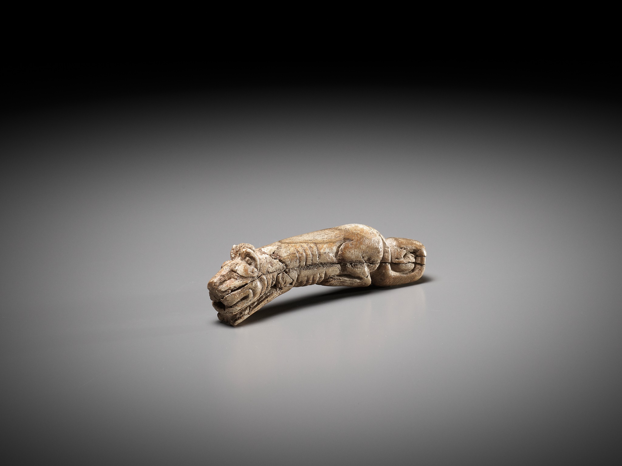 A RARE CARVED BONE FIGURE OF A TIGER, SHANG DYNASTY - Image 3 of 17