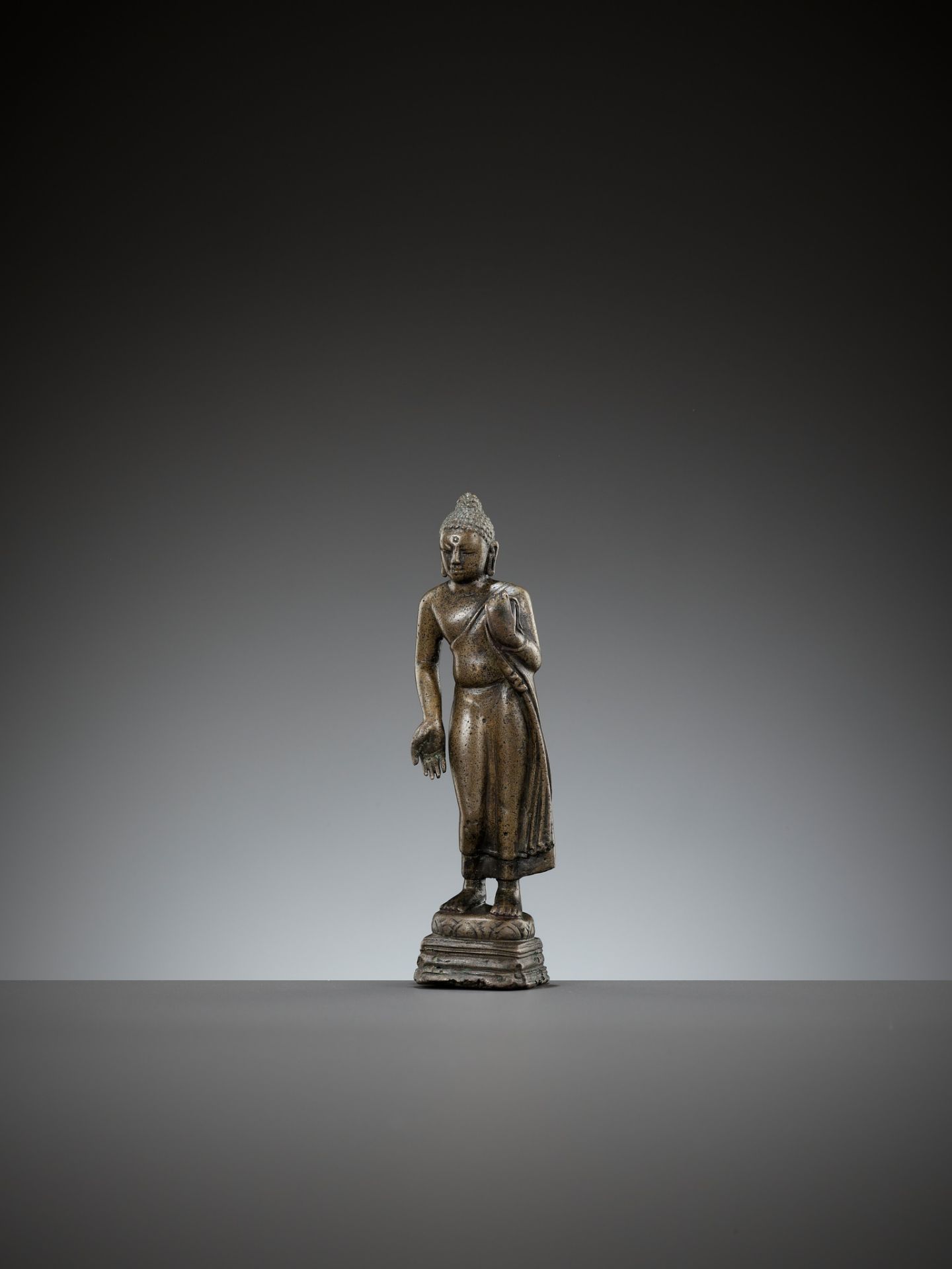 A BRONZE FIGURE OF A STANDING BUDDHA, POST-GUPTA PERIOD, INDIA, C. 7TH CENTURY - Image 7 of 15