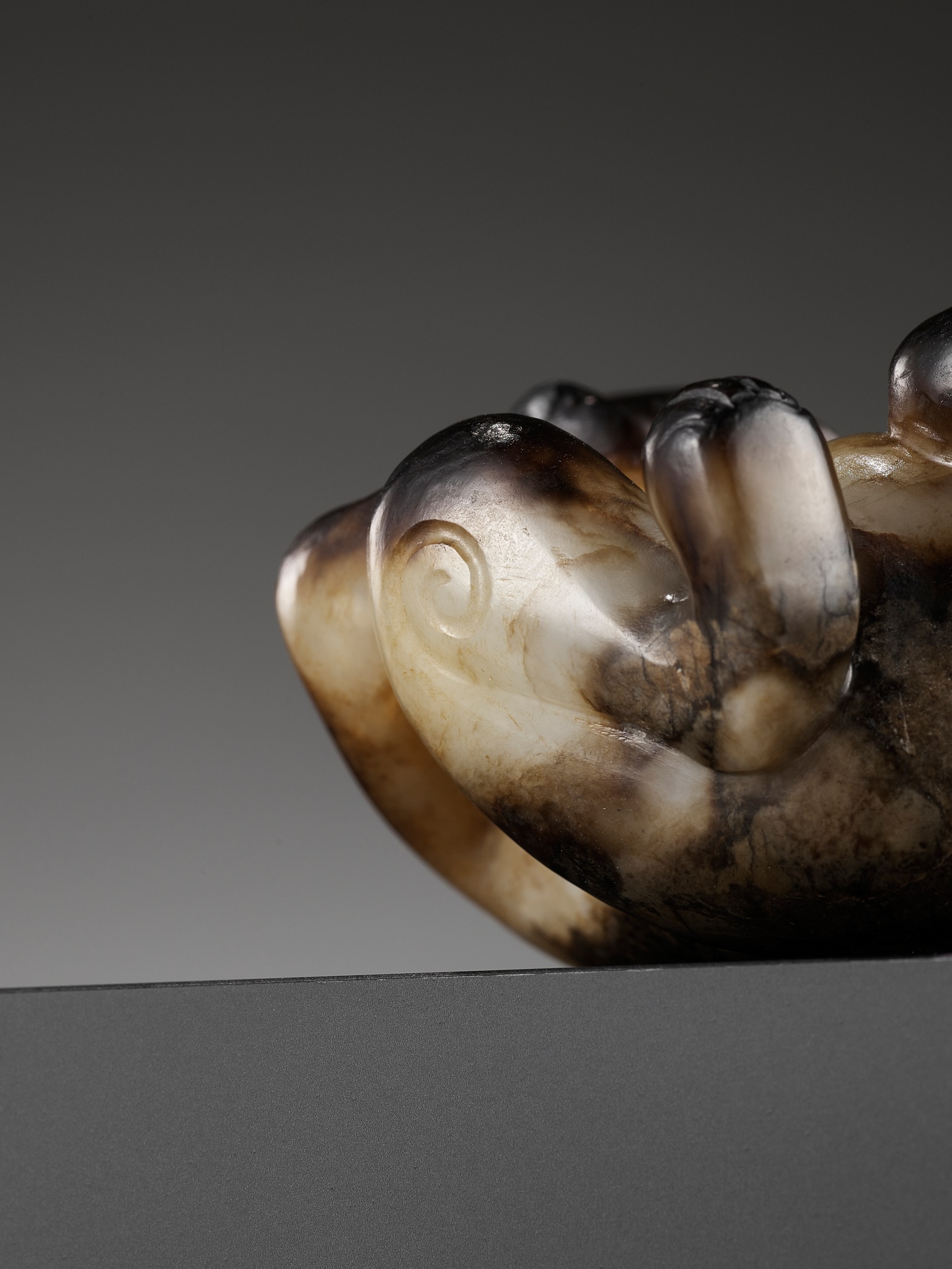 AN EXCEPTIONAL CREAMY-WHITE AND BLACK JADE FIGURE OF A BEAR, SONG DYNASTY OR EARLIER - Image 21 of 27