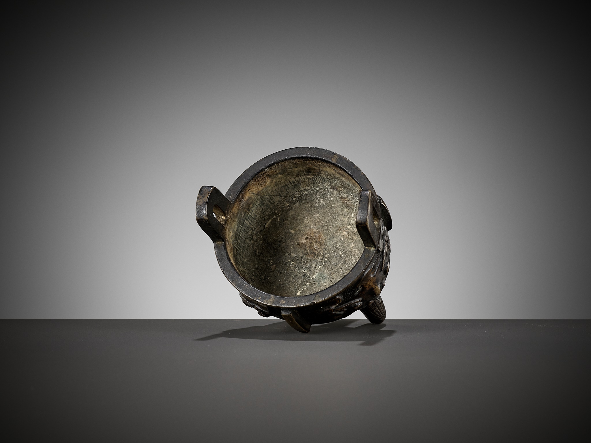 A BRONZE ARCHAISTIC MINIATURE TRIPOD CENSER, DING, QING DYNASTY, 17TH CENTURY - Image 10 of 11