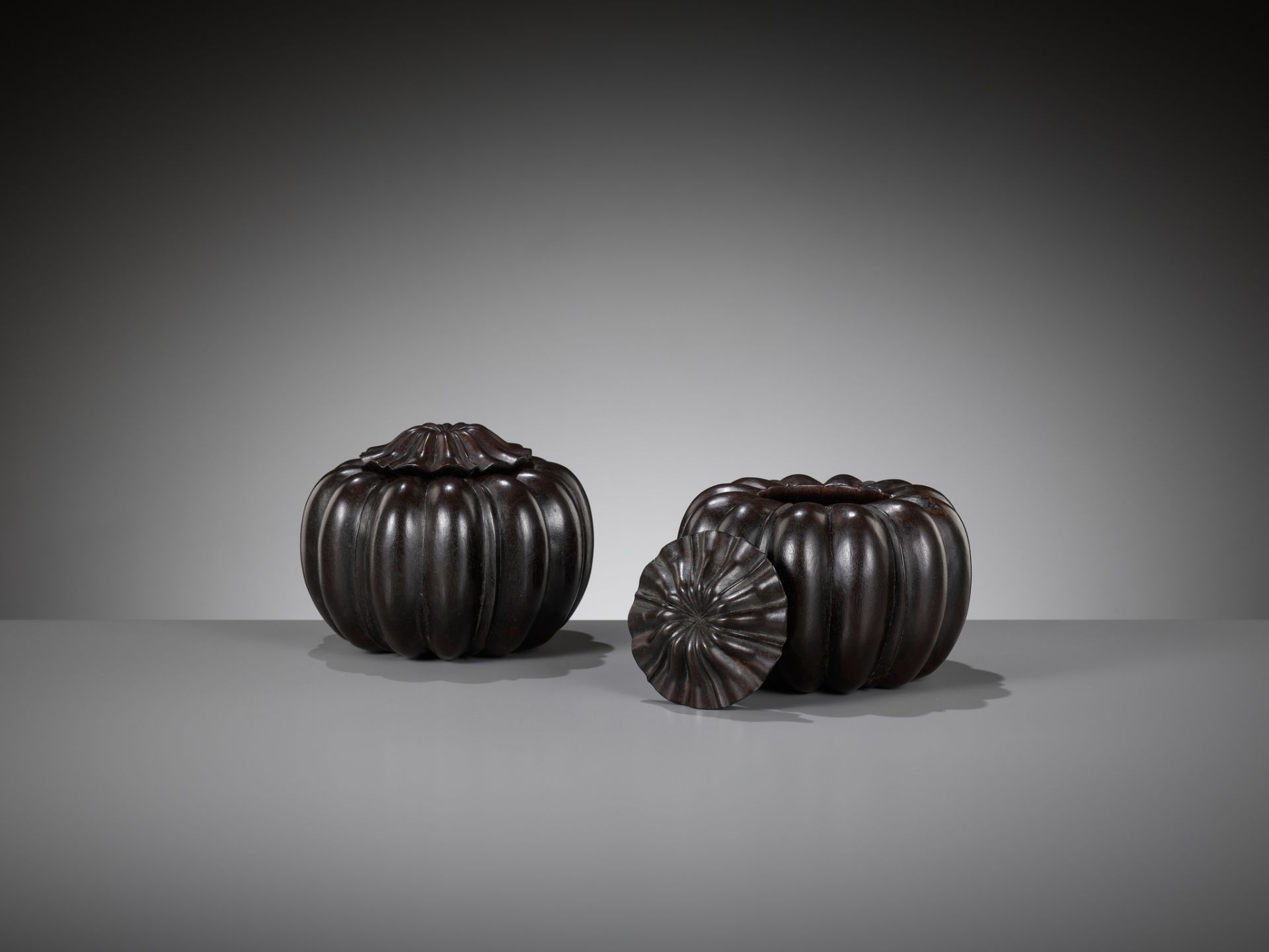 A PAIR OF ZITAN WEIQI COUNTER CONTAINERS, WEIQIZIHE, 17TH-18TH CENTURY - Image 7 of 10