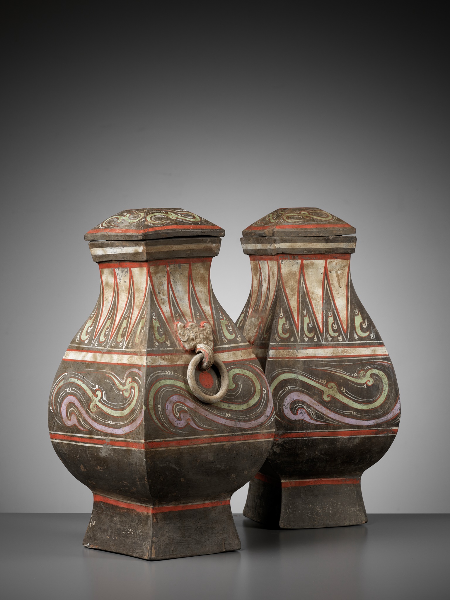 A PAIR OF LARGE PAINTED POTTERY SQUARE VASES AND COVERS, FANGHU, HAN DYNASTY - Image 16 of 19