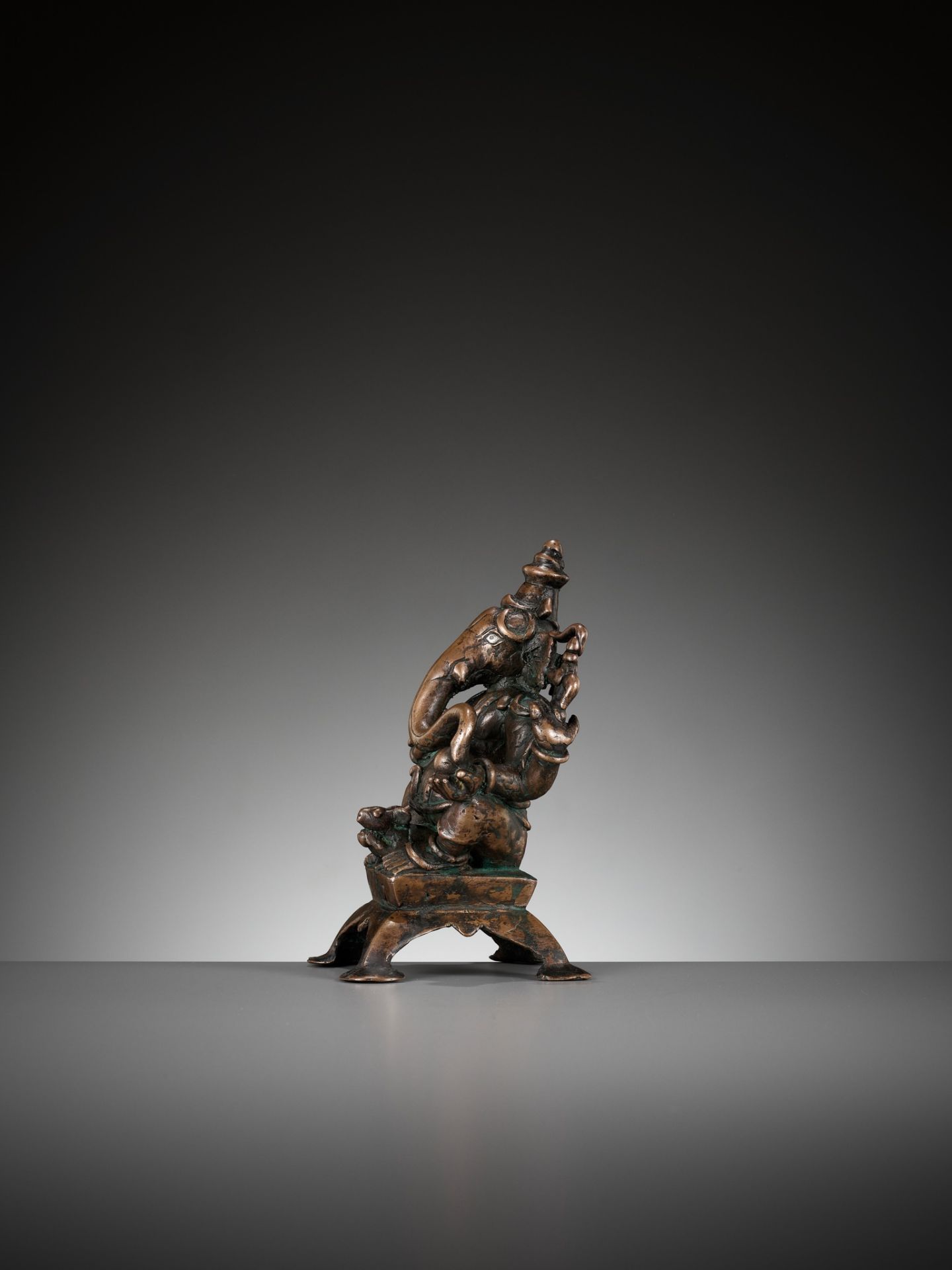 A SILVER-INLAID COPPER ALLOY FIGURE OF GANESHA, SOUTH INDIA, C. 1650-1750 - Image 7 of 12