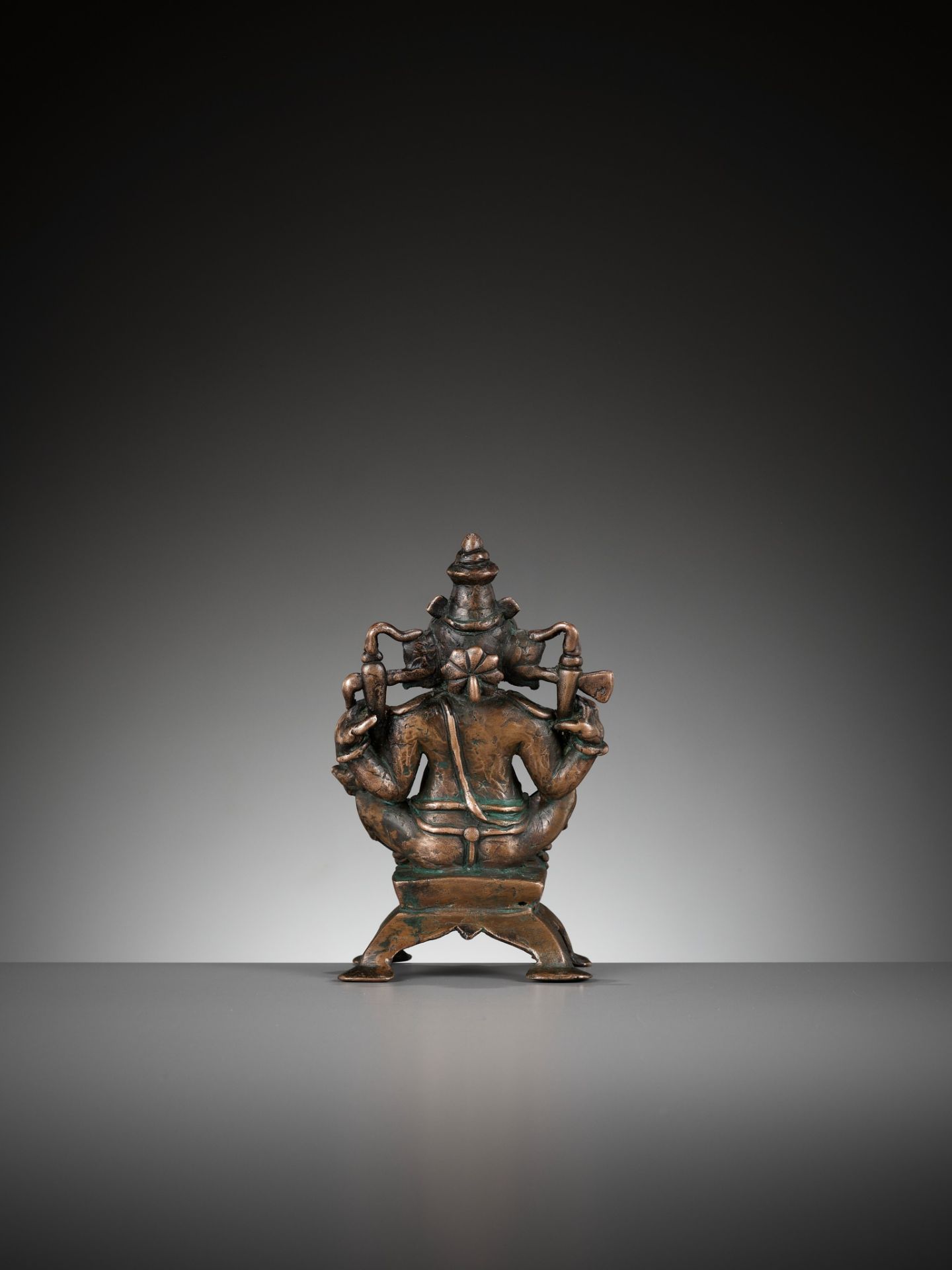 A SILVER-INLAID COPPER ALLOY FIGURE OF GANESHA, SOUTH INDIA, C. 1650-1750 - Image 8 of 12