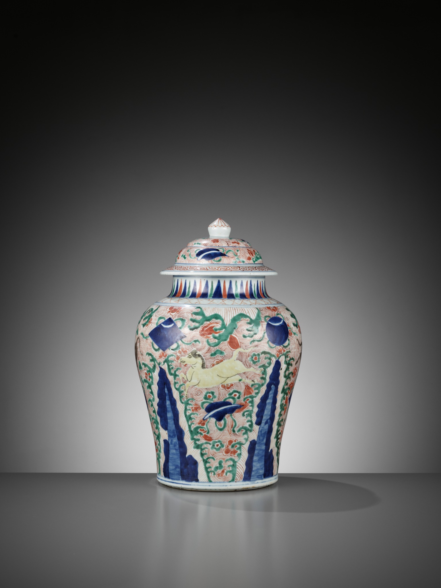 A WUCAI 'GALLOPING HORSES' JAR AND COVER, SHUNZHI PERIOD - Image 7 of 13