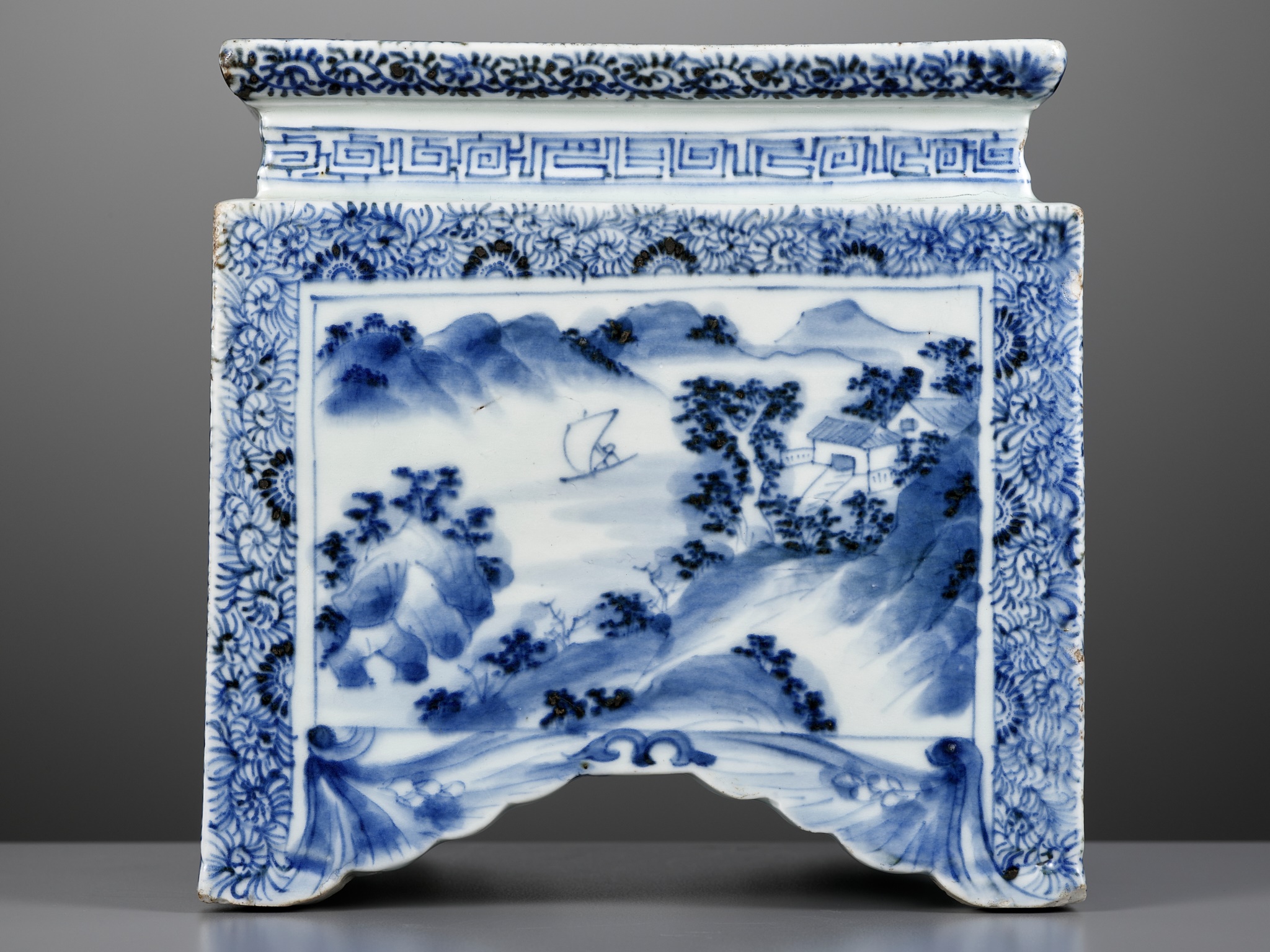 A MASSIVE BLUE AND WHITE 'LANDSCAPE' STAND, LATE MING TO EARLY QING DYNASTY - Image 8 of 17