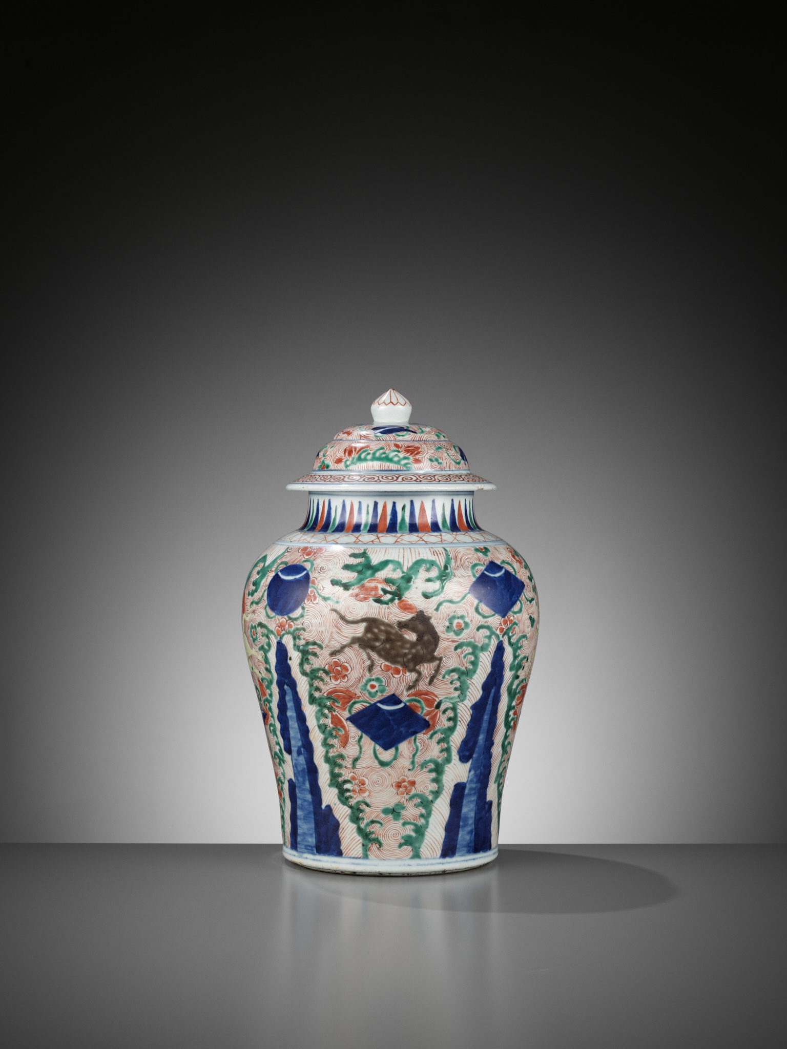 A WUCAI 'GALLOPING HORSES' JAR AND COVER, SHUNZHI PERIOD - Image 8 of 13