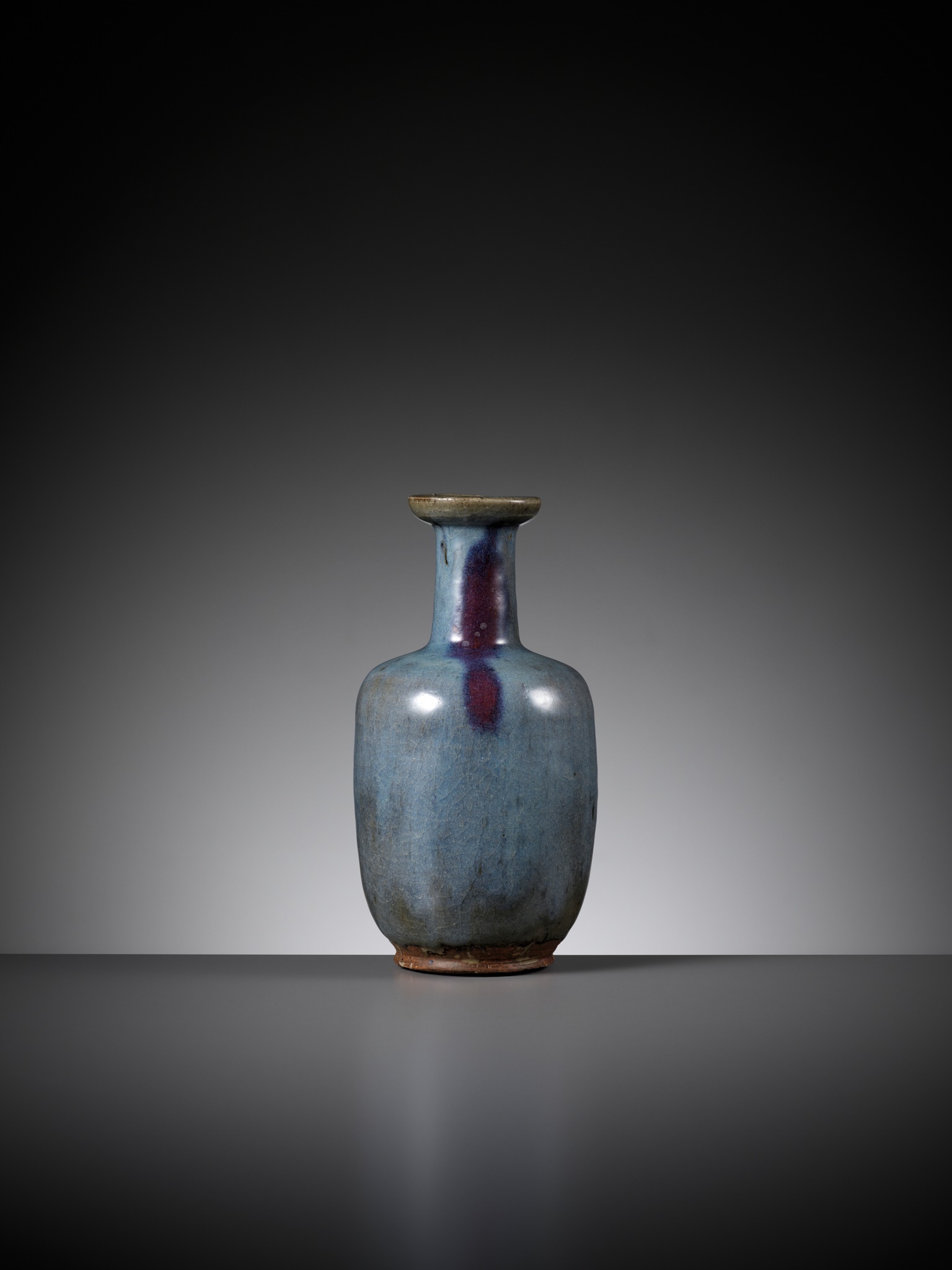 A JUNYAO GLAZED BOTTLE VASE, YUAN TO MING DYNASTY - Image 7 of 9