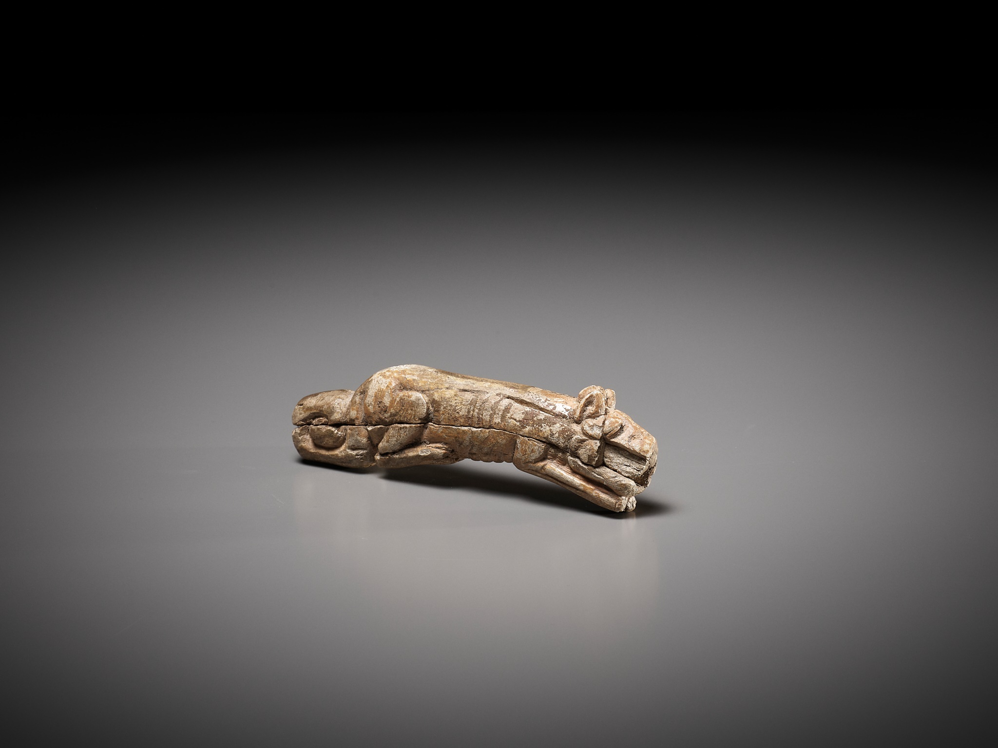 A RARE CARVED BONE FIGURE OF A TIGER, SHANG DYNASTY - Image 11 of 17