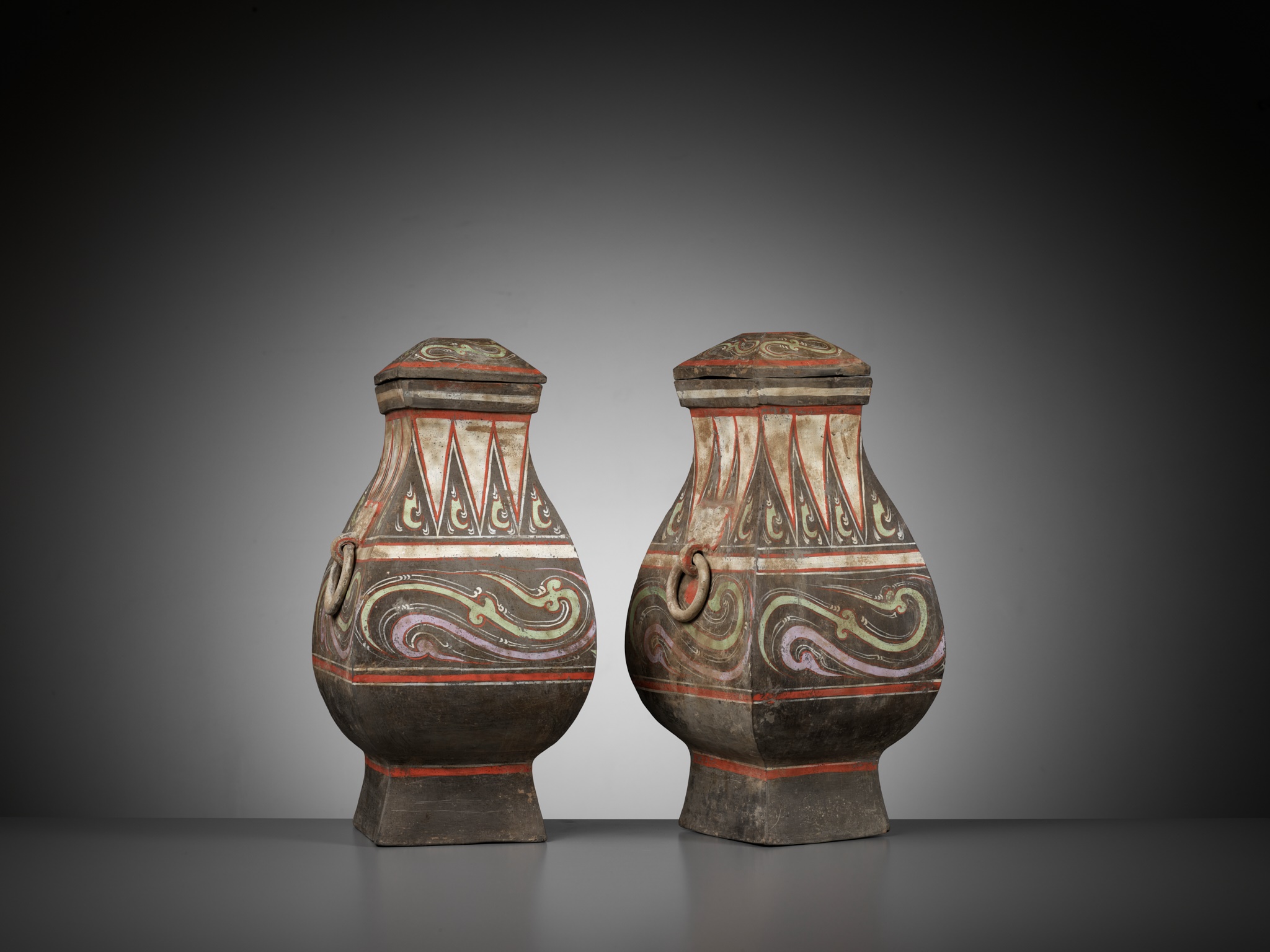 A PAIR OF LARGE PAINTED POTTERY SQUARE VASES AND COVERS, FANGHU, HAN DYNASTY - Image 12 of 19