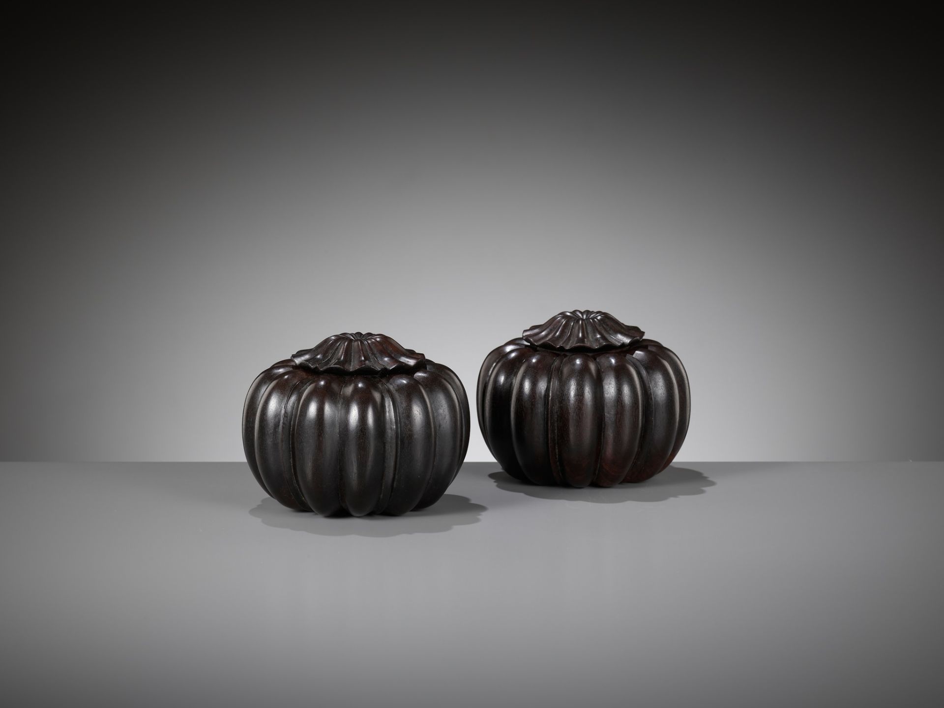 A PAIR OF ZITAN WEIQI COUNTER CONTAINERS, WEIQIZIHE, 17TH-18TH CENTURY - Image 6 of 10