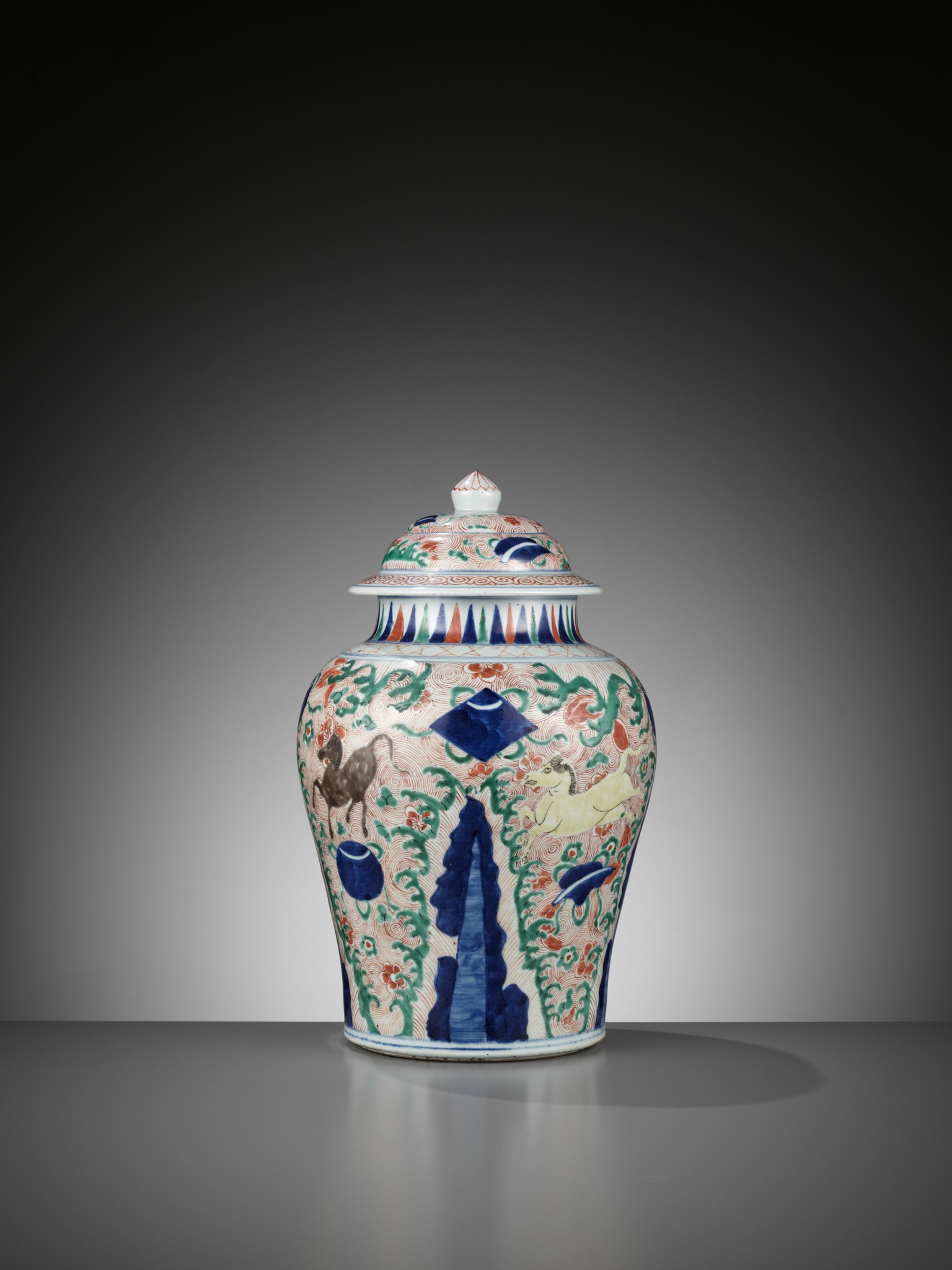 A WUCAI 'GALLOPING HORSES' JAR AND COVER, SHUNZHI PERIOD - Image 11 of 13