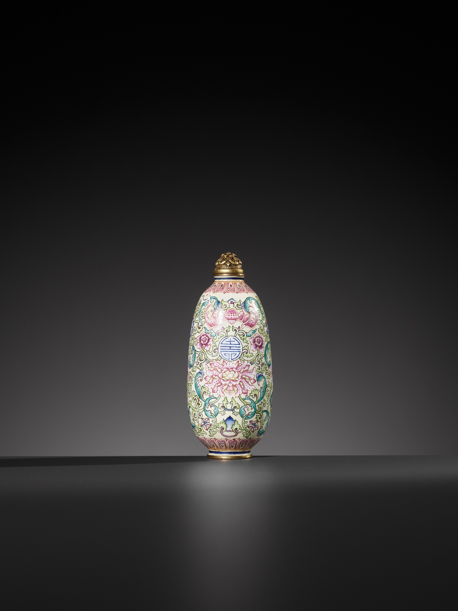 AN IMPERIAL GUANGZHOU ENAMEL 'LOTUS AND SHOU' SNUFF BOTTLE, YONGZHENG MARK AND PERIOD - Image 8 of 11