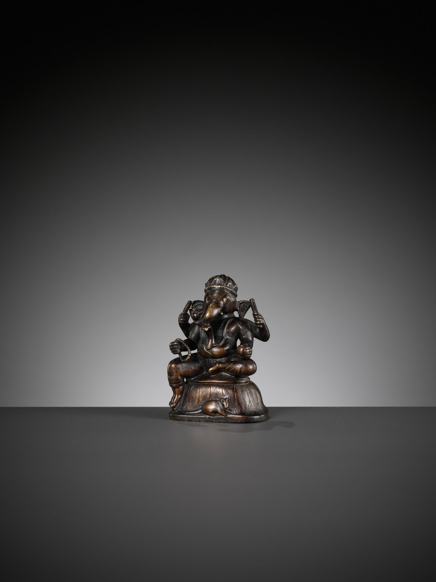 A SMALL BRONZE FIGURE OF GANESHA, SOUTH INDIA, 17TH - 18TH CENTURY - Image 8 of 14