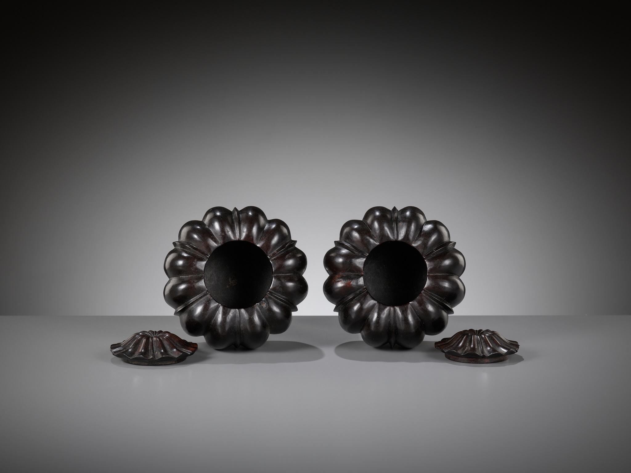 A PAIR OF ZITAN WEIQI COUNTER CONTAINERS, WEIQIZIHE, 17TH-18TH CENTURY - Image 8 of 10