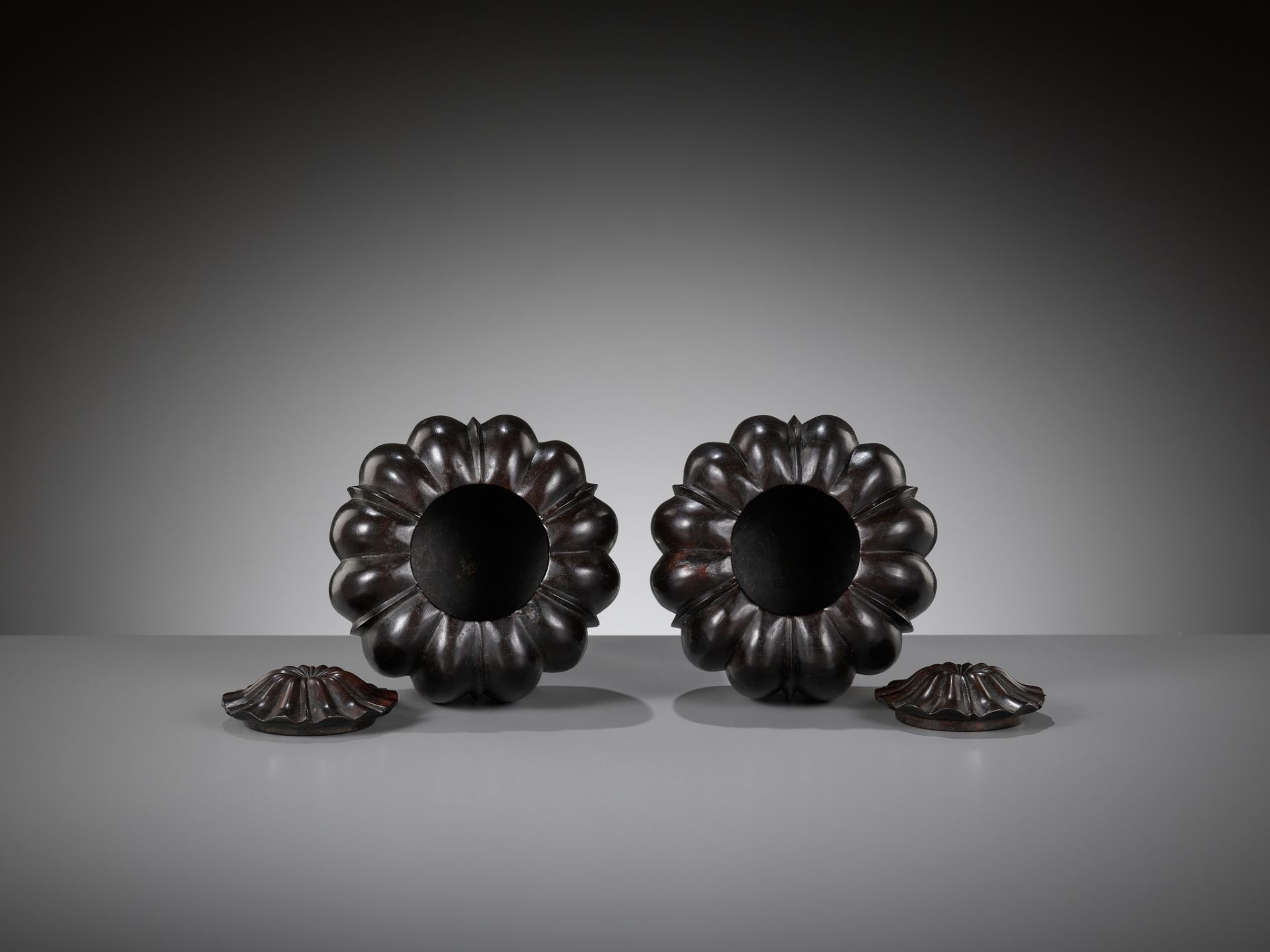 A PAIR OF ZITAN WEIQI COUNTER CONTAINERS, WEIQIZIHE, 17TH-18TH CENTURY - Image 8 of 10