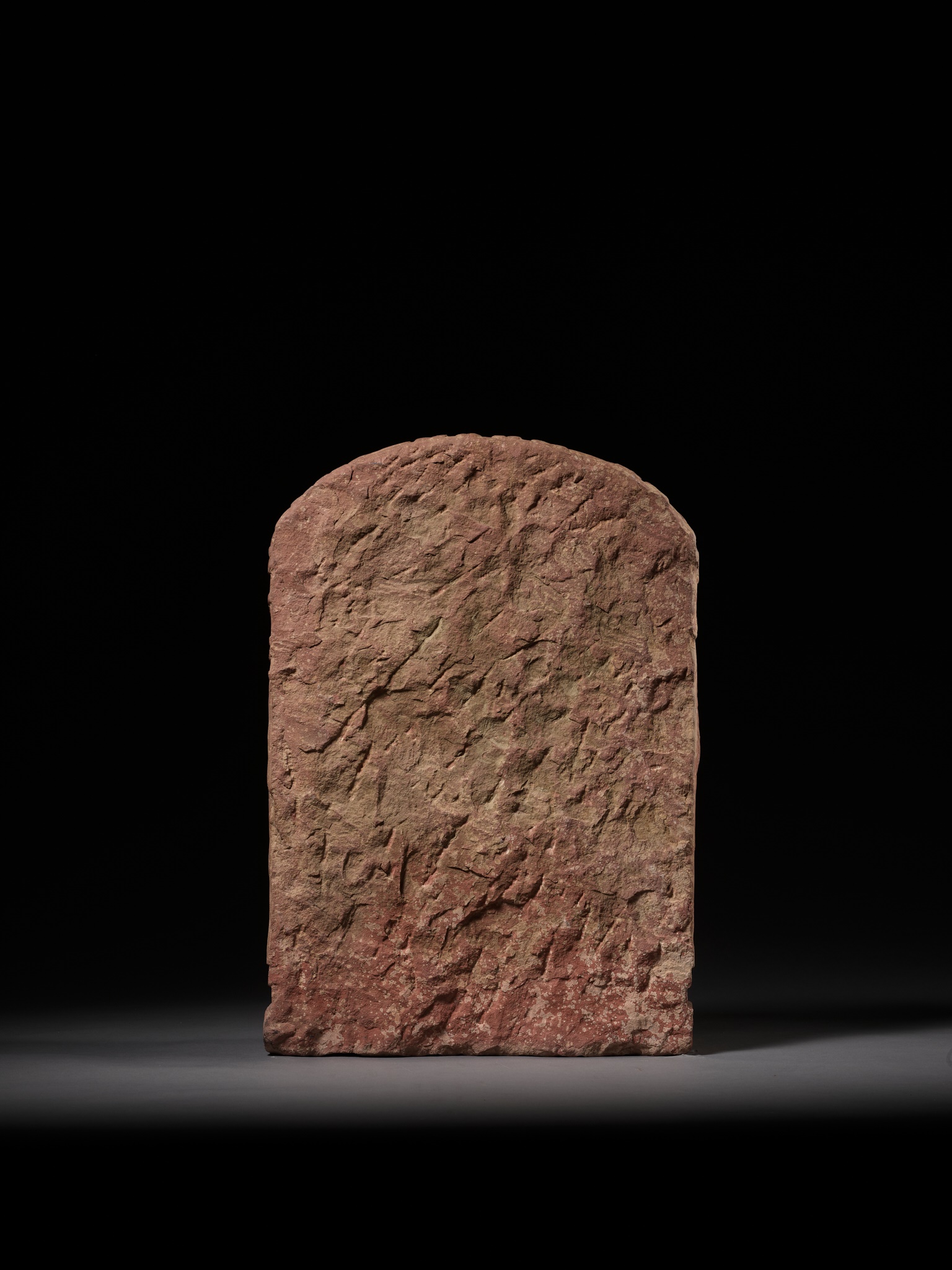 A PINK SANDSTONE STELE DEPICTING BUDDHA, MATHURA, 2ND-3RD CENTURY - Image 12 of 15