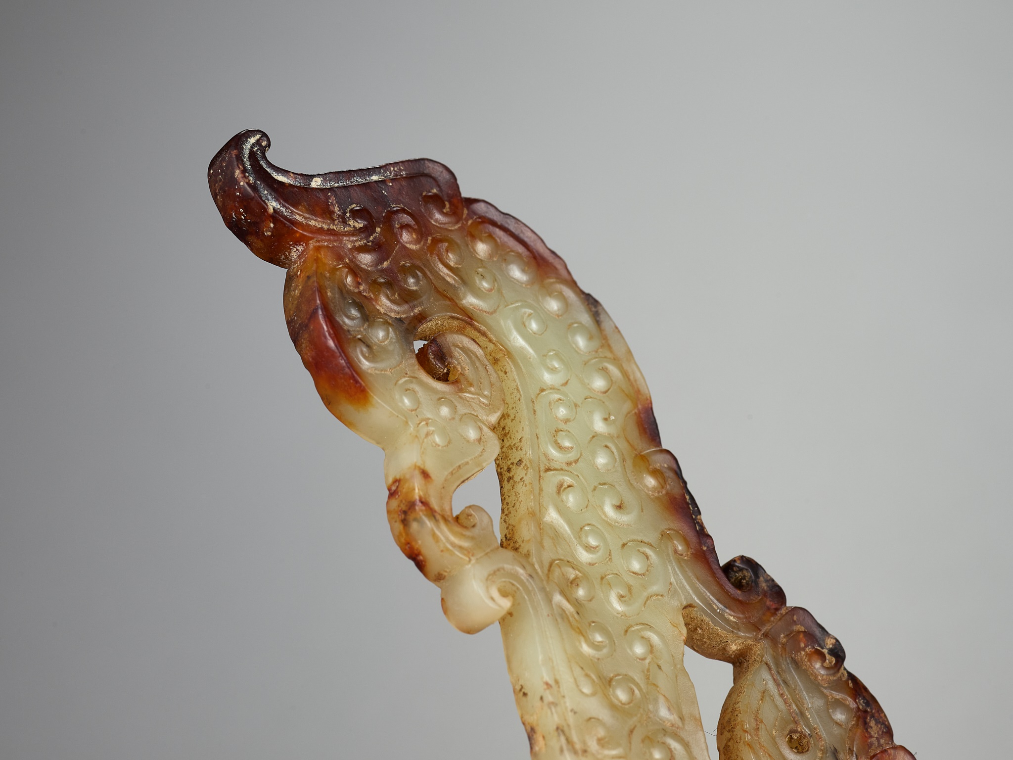 AN ARCHAIC YELLOW & RUSSET JADE DRAGON PENDANT, EASTERN ZHOU DYNASTY - Image 11 of 13