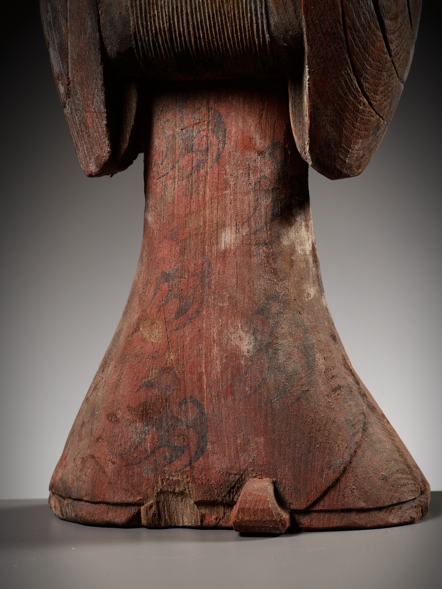 A PAINTED WOOD FIGURE OF A COURT LADY, WARRING STATES PERIOD TO WESTERN HAN DYNASTY - Image 14 of 18