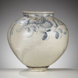 A LARGE BLUE AND WHITE 'FLORAL' JAR, JOSEON DYNASTY