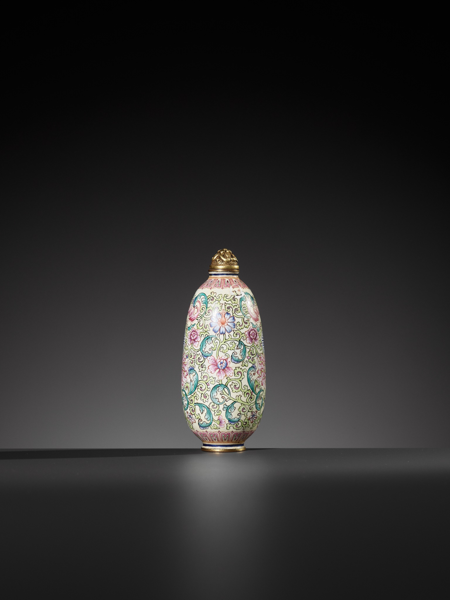 AN IMPERIAL GUANGZHOU ENAMEL 'LOTUS AND SHOU' SNUFF BOTTLE, YONGZHENG MARK AND PERIOD - Image 7 of 11