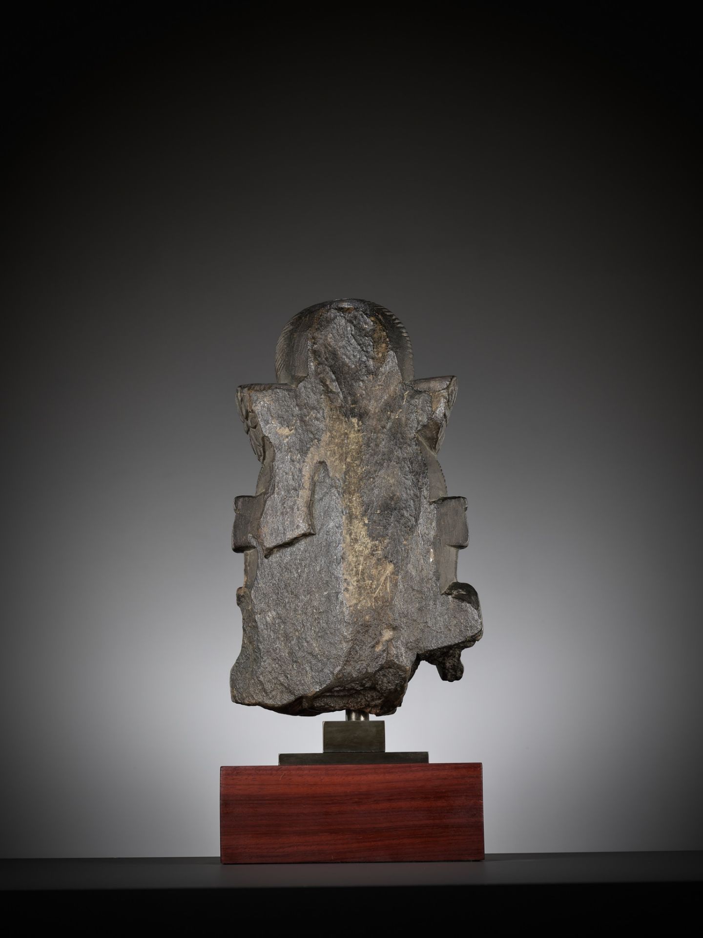 AN IMPORTANT AND MONUMENTAL BLACK STONE HEAD OF TARA, PALA PERIOD - Image 12 of 15