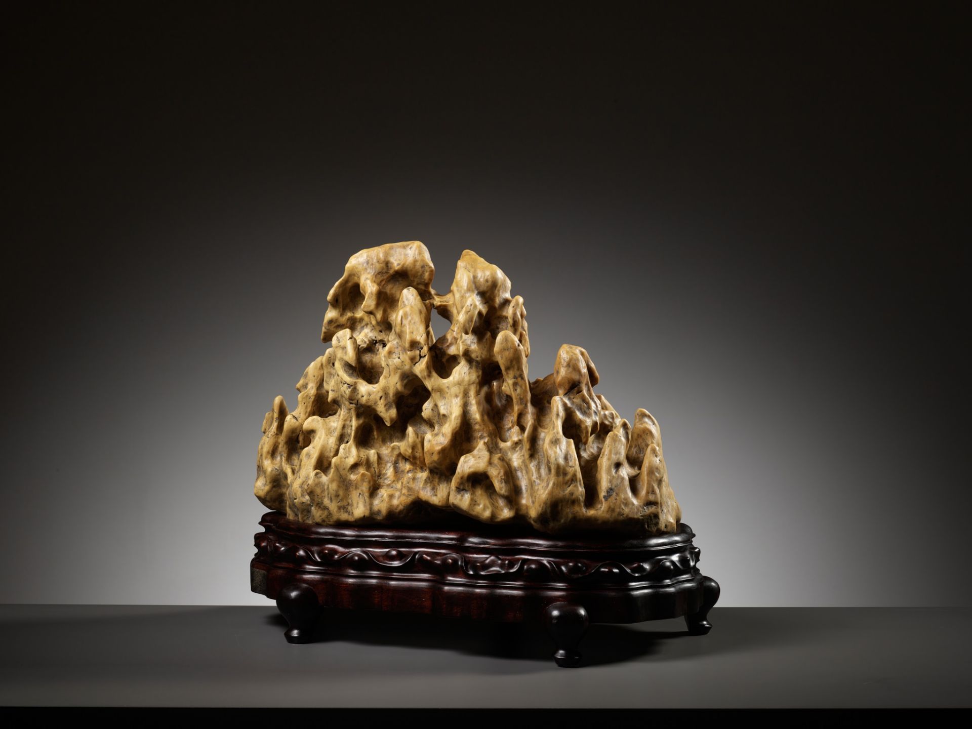 A TAIHU 'INFINITY' SCHOLAR'S ROCK, LATE QING DYNASTY TO REPUBLIC PERIOD - Bild 11 aus 14