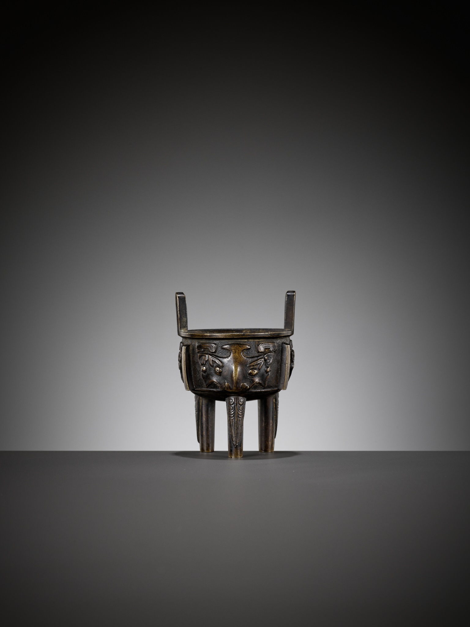 A BRONZE ARCHAISTIC MINIATURE TRIPOD CENSER, DING, QING DYNASTY, 17TH CENTURY - Image 2 of 11