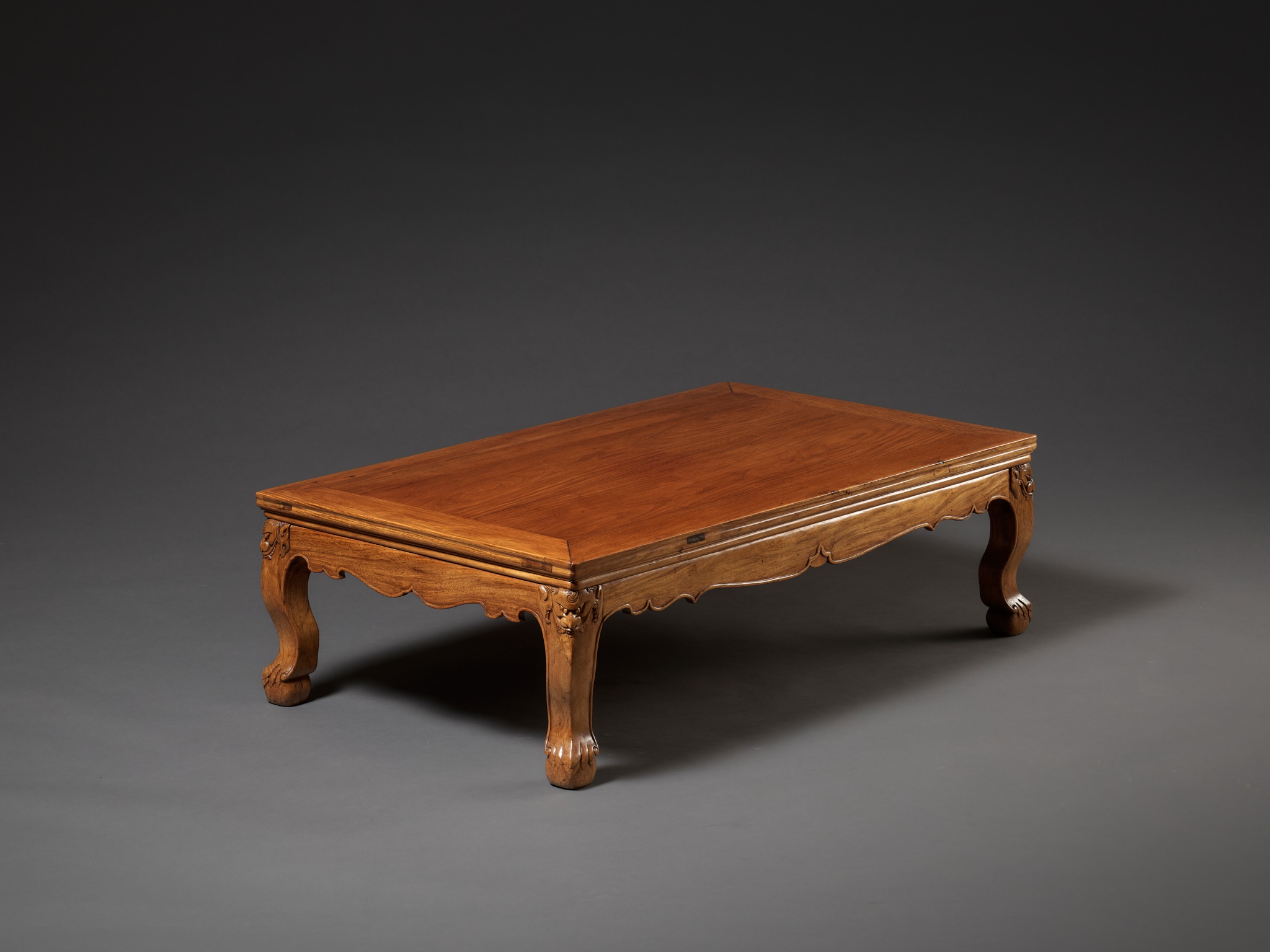 A HUANGHUALI LOW TABLE, KANGZHUO, 17TH-18TH CENTURY - Image 10 of 15