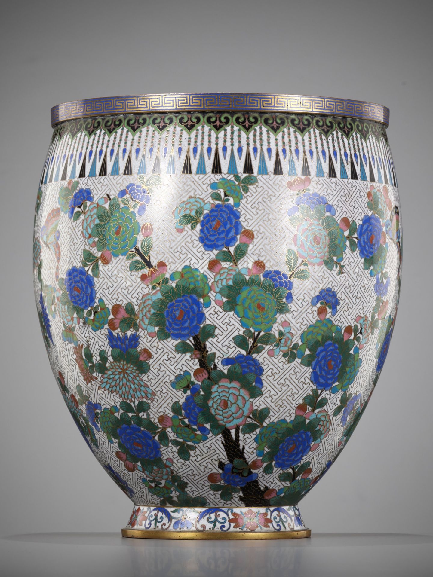 A LARGE CLOISONNE ENAMEL PUNCHBOWL, JIAQING PERIOD