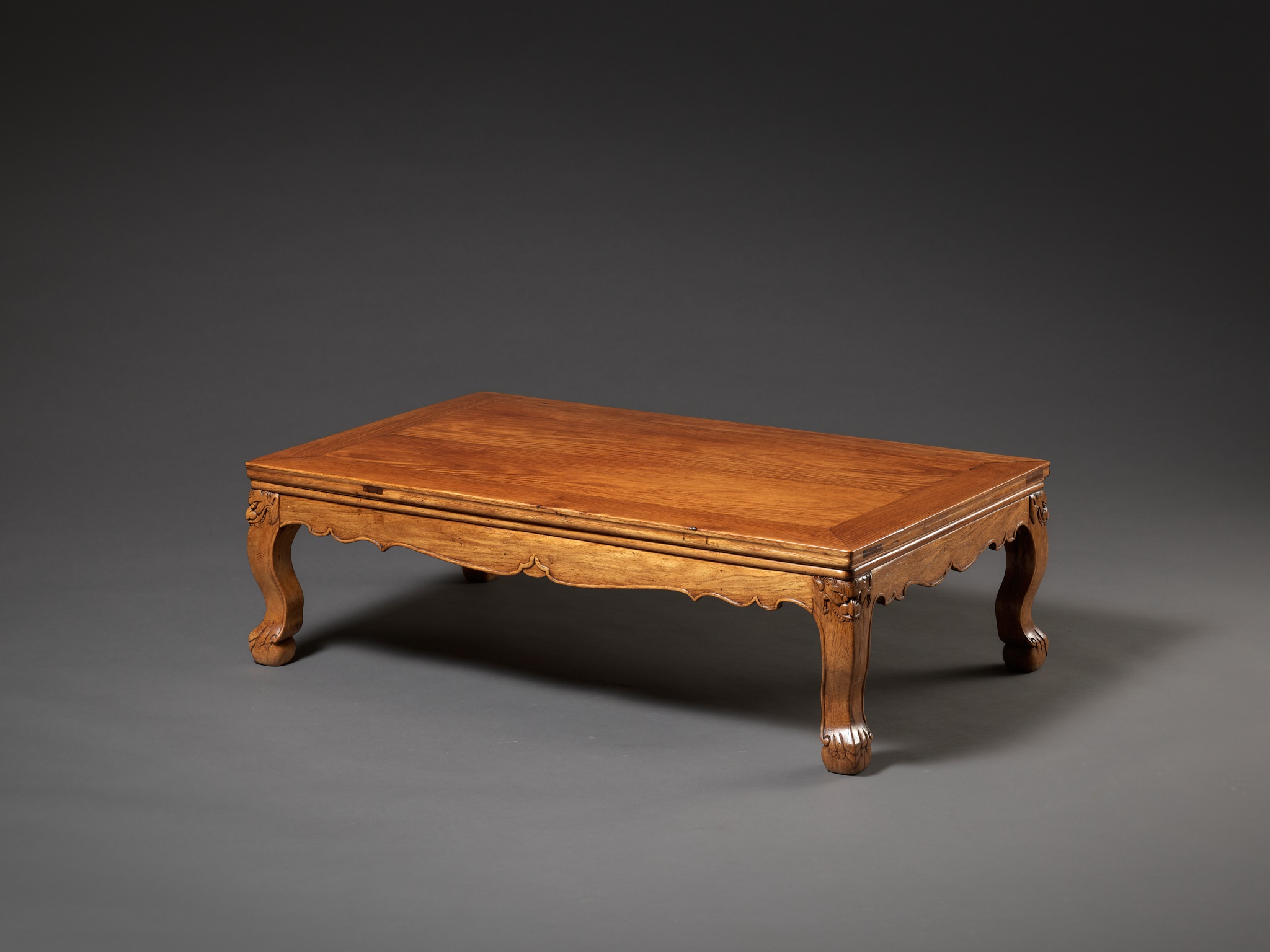 A HUANGHUALI LOW TABLE, KANGZHUO, 17TH-18TH CENTURY - Image 11 of 15