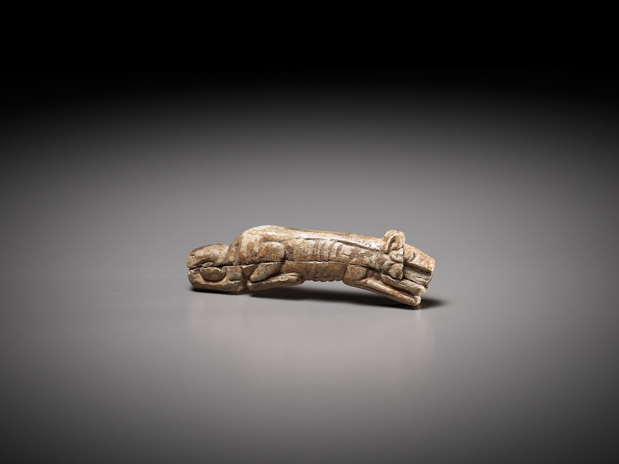 A RARE CARVED BONE FIGURE OF A TIGER, SHANG DYNASTY - Image 10 of 17