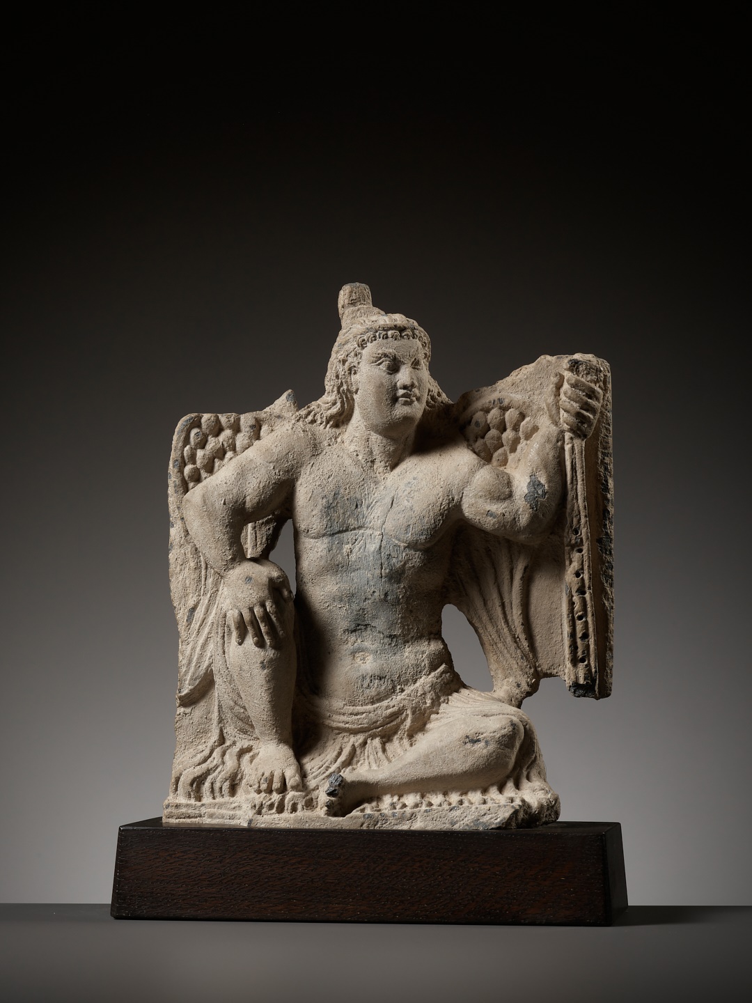 A GRAY SCHIST FIGURE OF A WINGED ATLAS, ANCIENT REGION OF GANDHARA, 3RD - 4TH CENTURY - Image 3 of 10