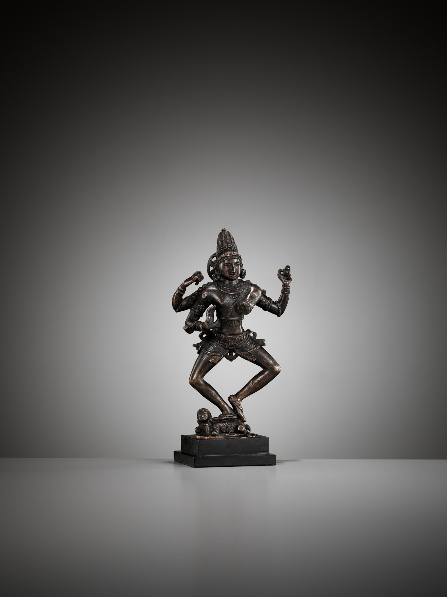 A BRONZE FIGURE OF SHIVA NATARAJA, VIJAYANAGARA EMPIRE, SOUTH INDIA, 1336-1646 - Image 10 of 11