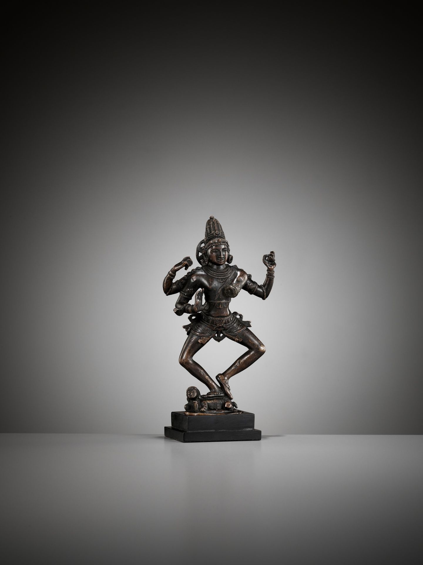 A BRONZE FIGURE OF SHIVA NATARAJA, VIJAYANAGARA EMPIRE, SOUTH INDIA, 1336-1646 - Image 10 of 11