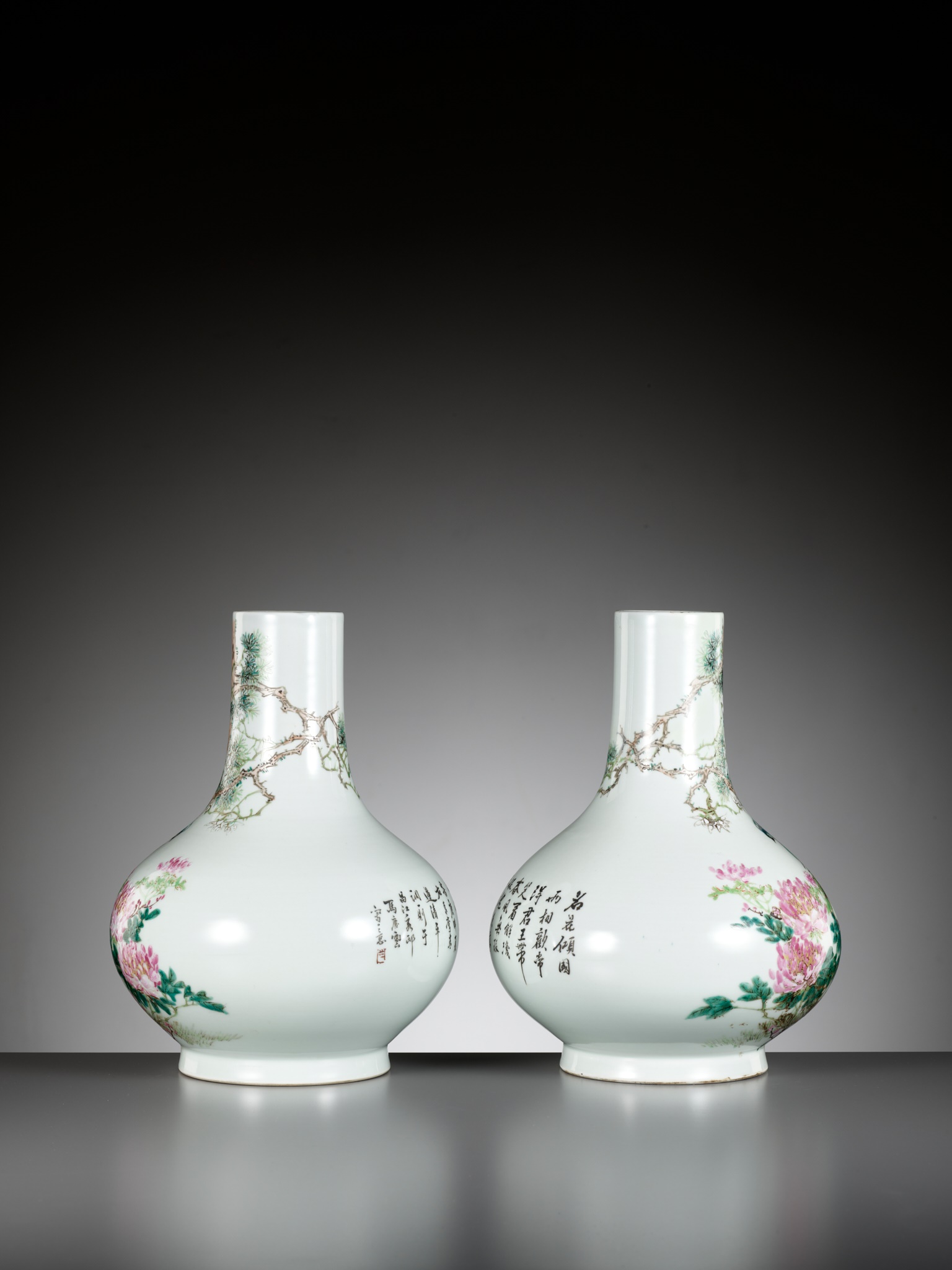 A PAIR OF 'QIANJIANG CAI' ENAMELED 'PEACOCK AND CRANE' VASES, BY MA QINGYUN, DATED 1920 - Image 9 of 13