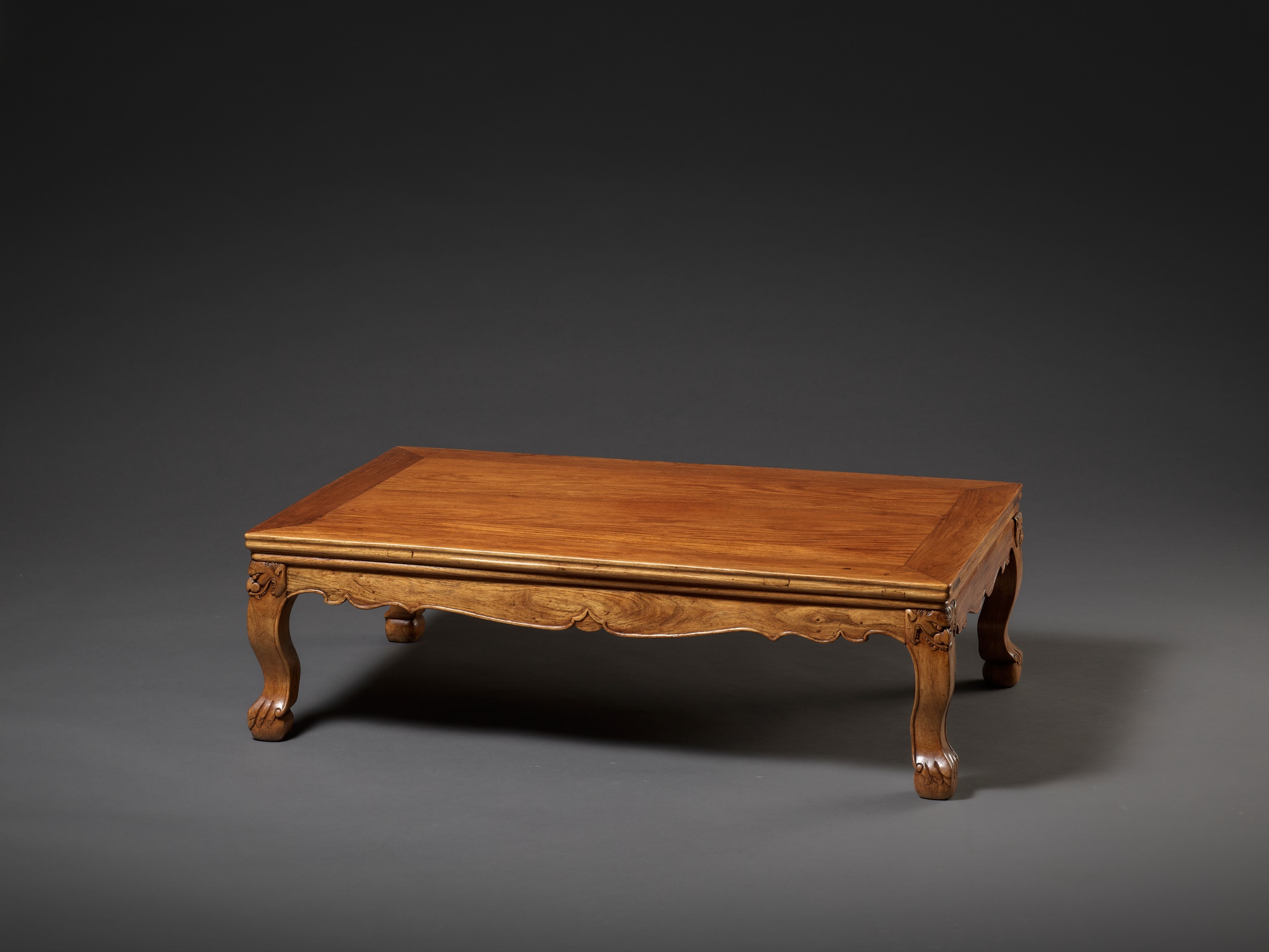 A HUANGHUALI LOW TABLE, KANGZHUO, 17TH-18TH CENTURY - Image 13 of 15