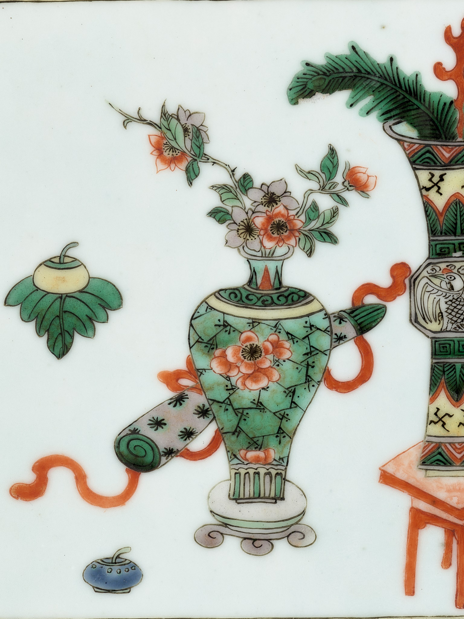A SET OF FOUR FAMILLE VERTE 'HUNDRED ANTIQUES' PLAQUES, BY YU CHENGSHEN, 19TH CENTURY - Image 2 of 13