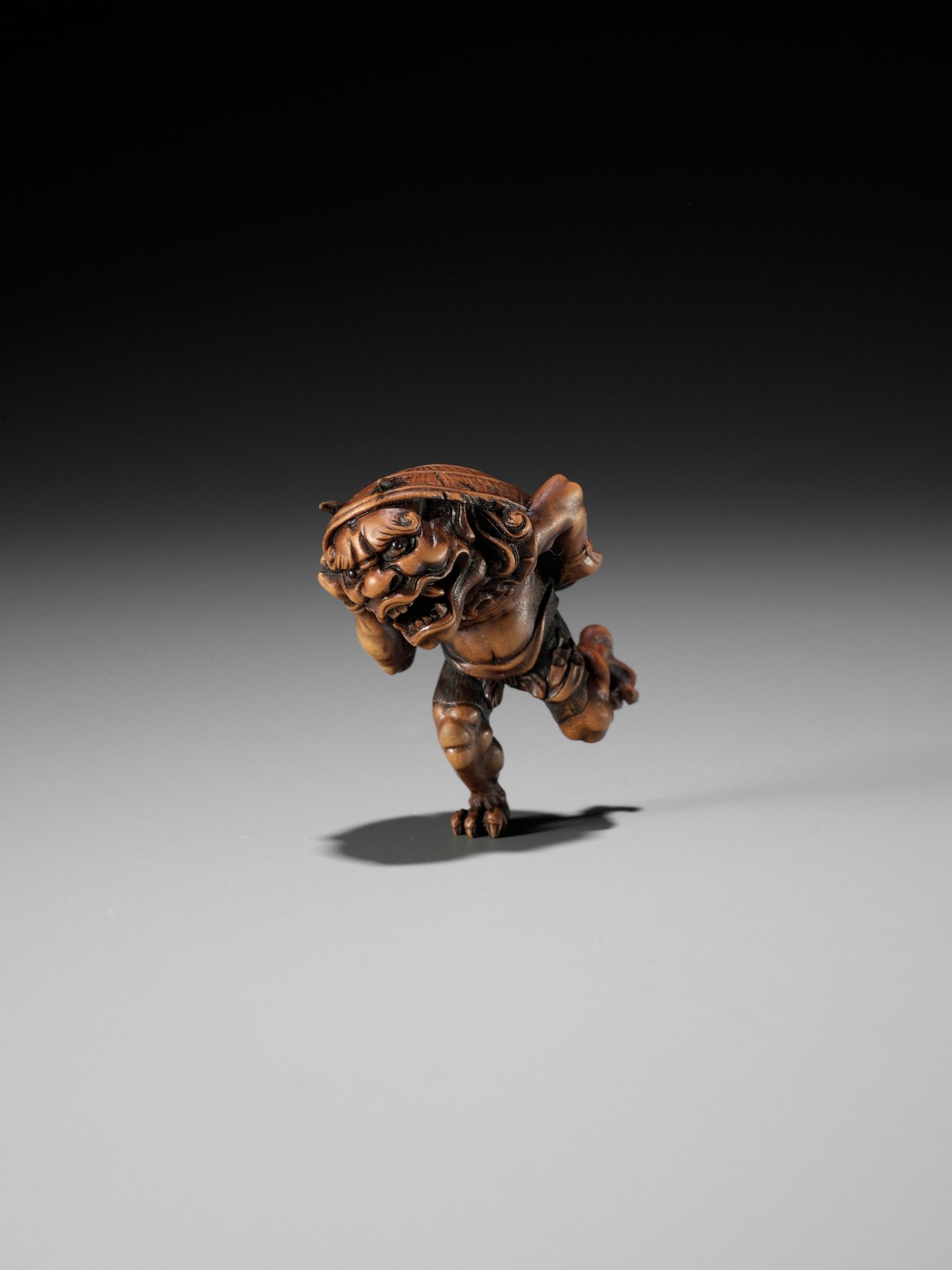 A WOOD NETSUKE OF AN ONI AT SETSUBUN, ATTRIBUTED TO ROKKO - Image 8 of 9