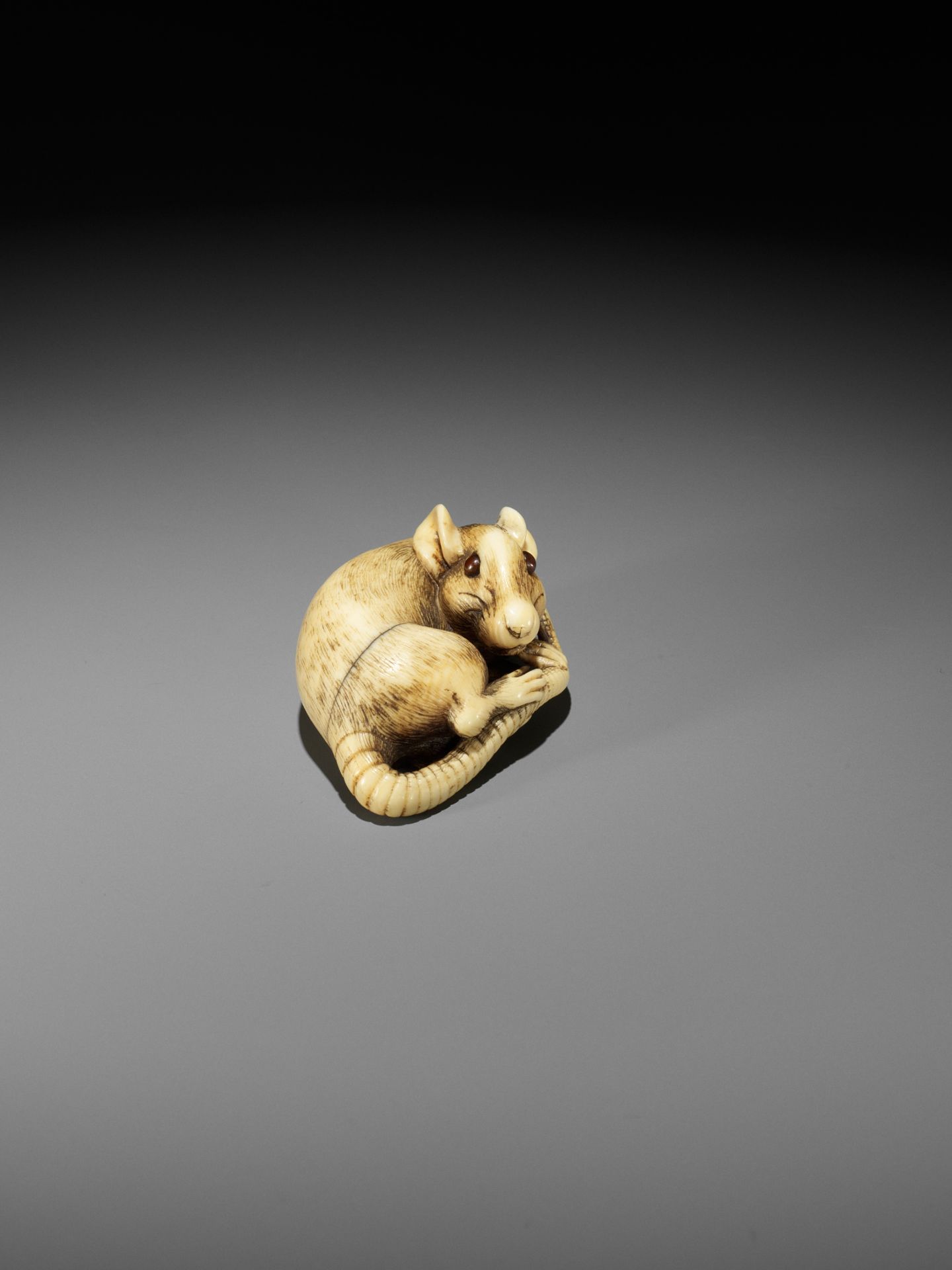 A FINE KYOTO SCHOOL IVORY NETSUKE OF A RAT - Bild 9 aus 11