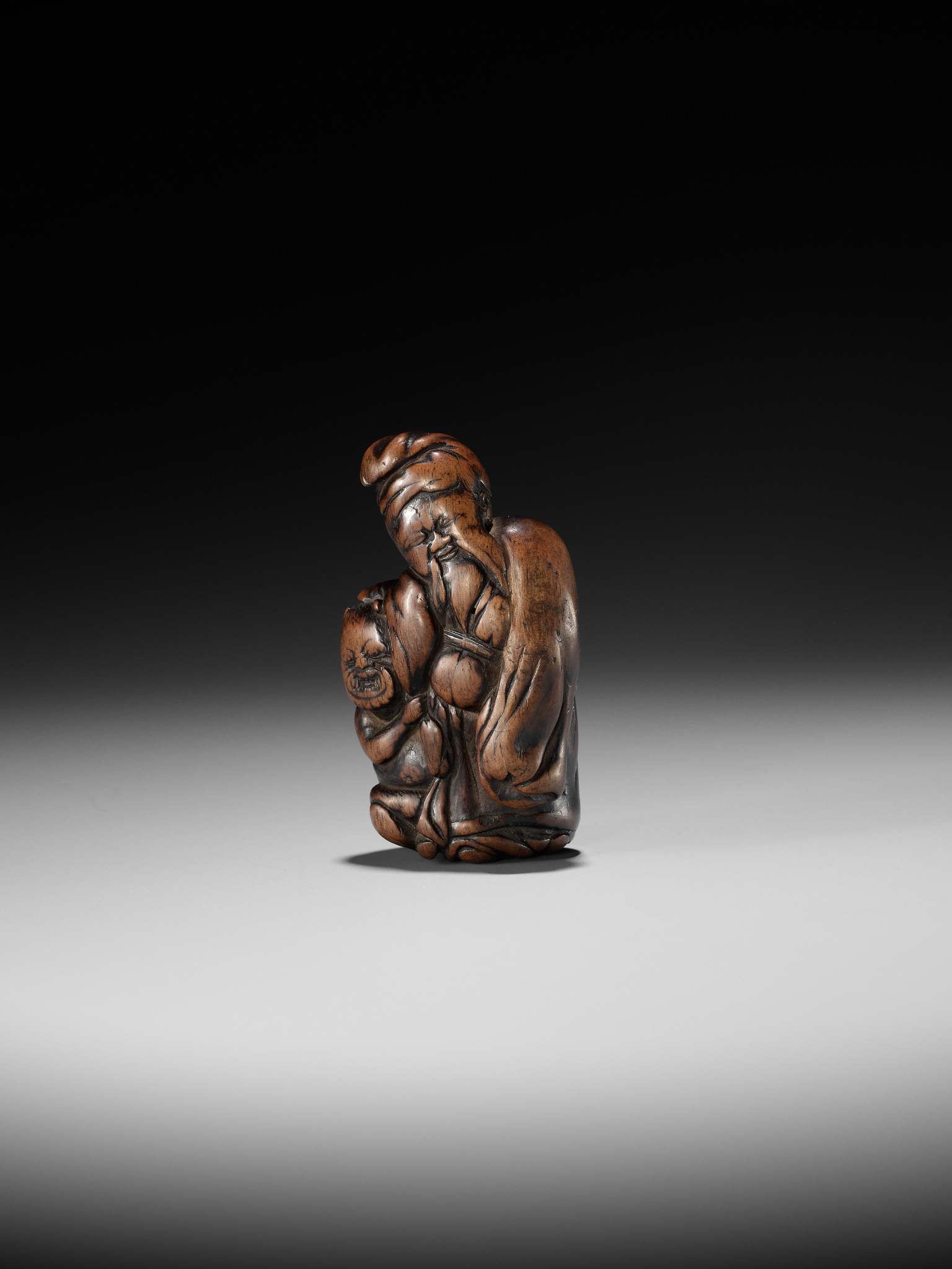 A SUPERB WOOD NETSUKE OF SHOKI AND ONI - Image 8 of 12