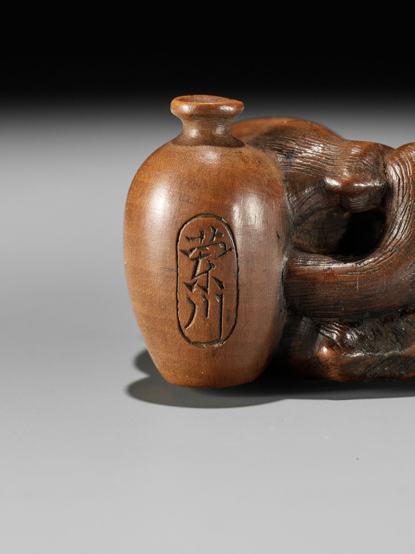 RANSEN: A FINE WOOD NETSUKE OF A DRUNKEN TANUKI HARA NO TSUZUMI - Image 14 of 14