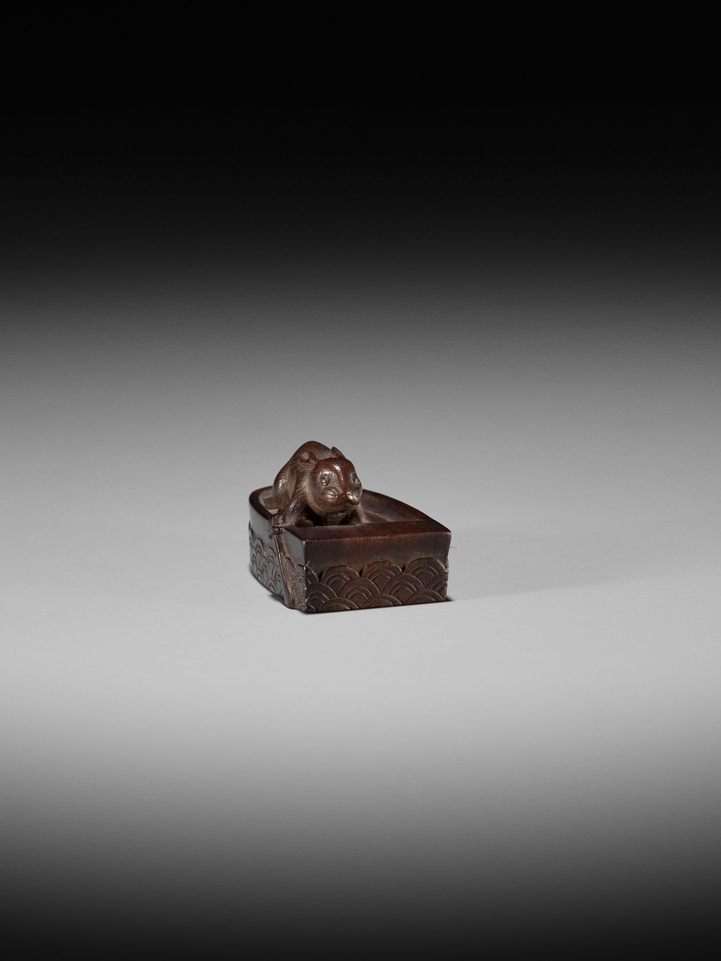 JUJO: A FINE WOOD NETSUKE OF HARE IN BOAT, KACHI-KACHI YAMA - Image 8 of 12