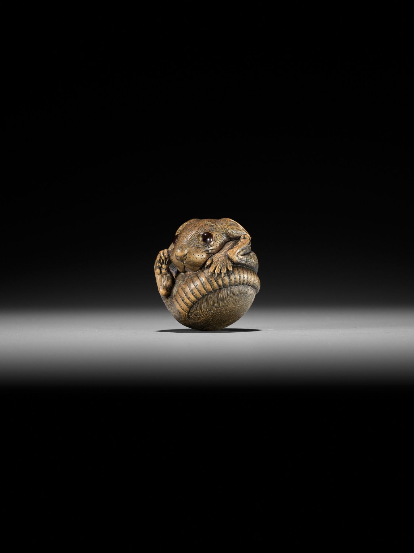 KINSUI: A CONTEMPORARY WOOD NETSUKE OF A COILED RAT - Image 10 of 12