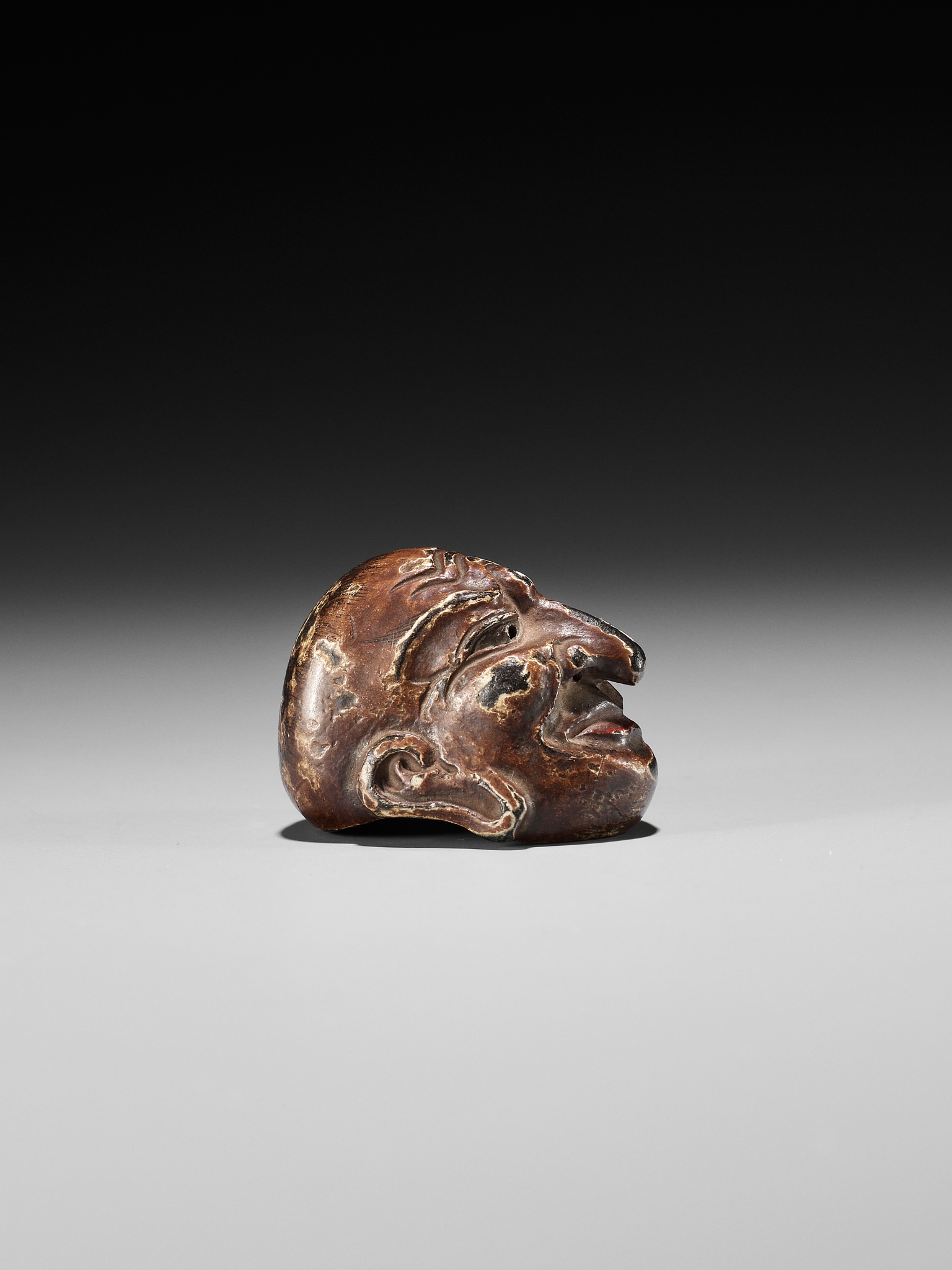 A LACQUERED WOOD GIGAKU MASK NETSUKE OF CHIDO - Image 3 of 12